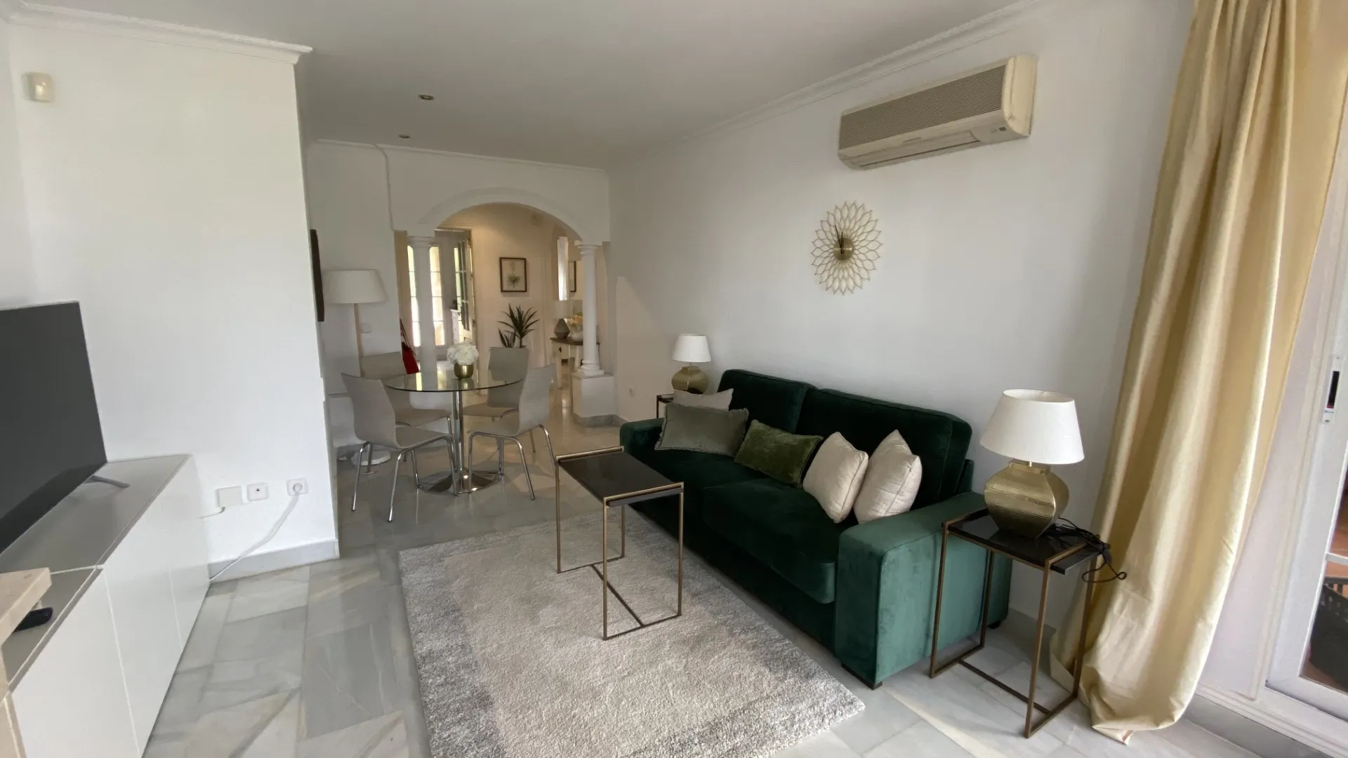 For sale 2 bedrooms apartment in Señorio de Aloha