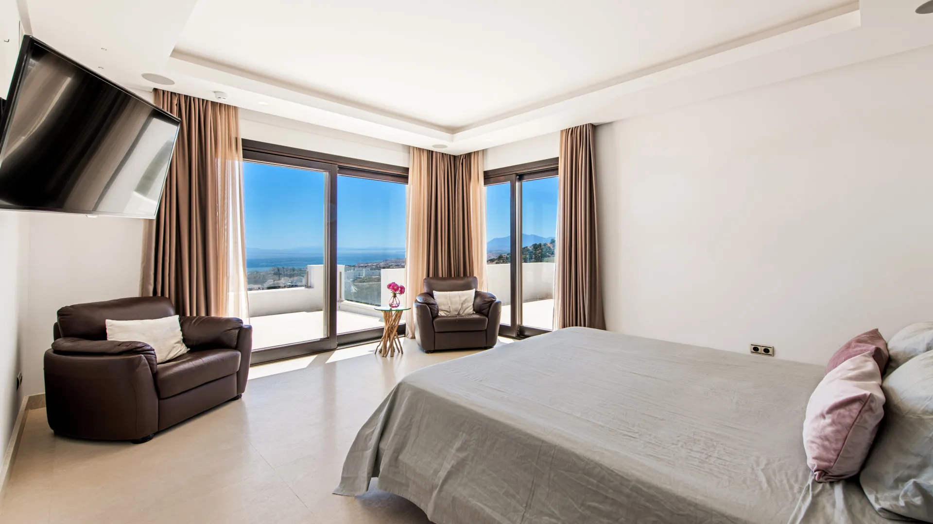 Los Altos de los Monteros villa for sale