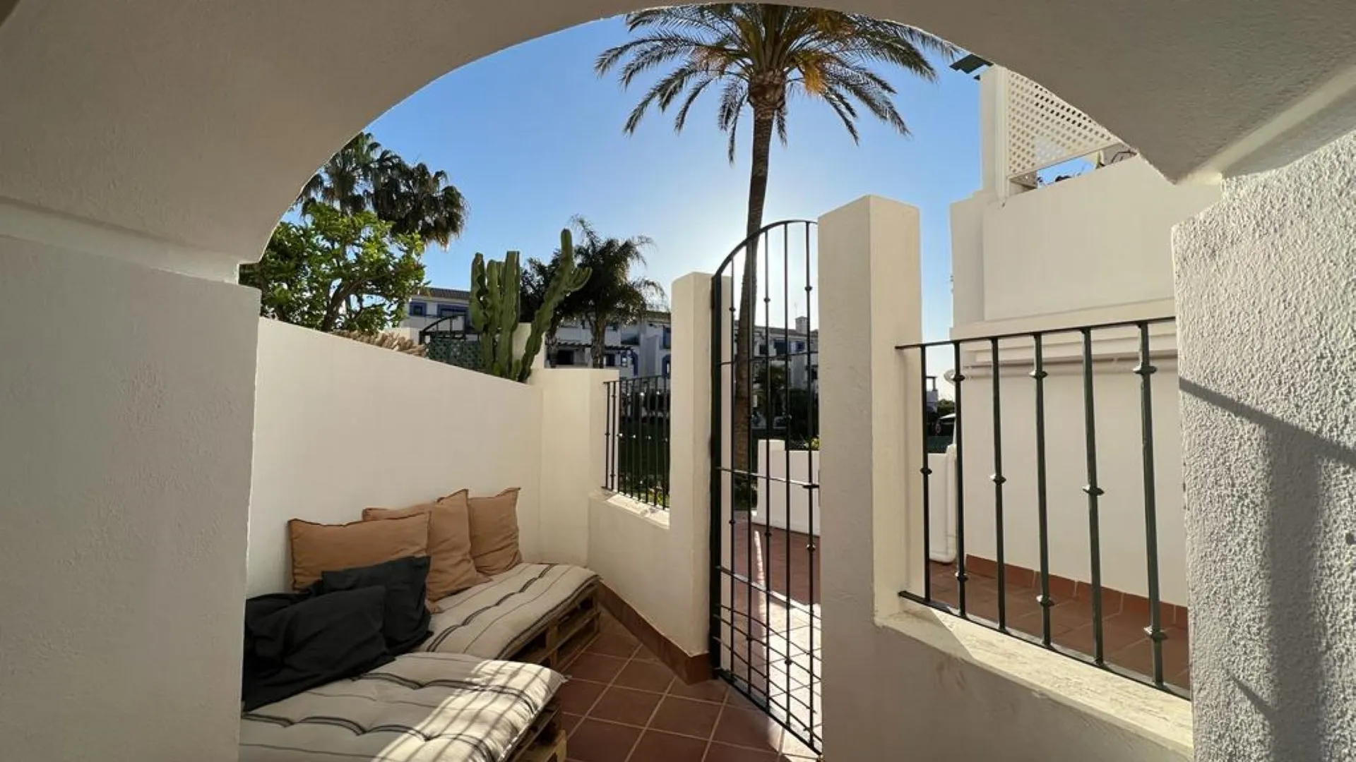 Se vende apartamento planta baja en Las Arenas