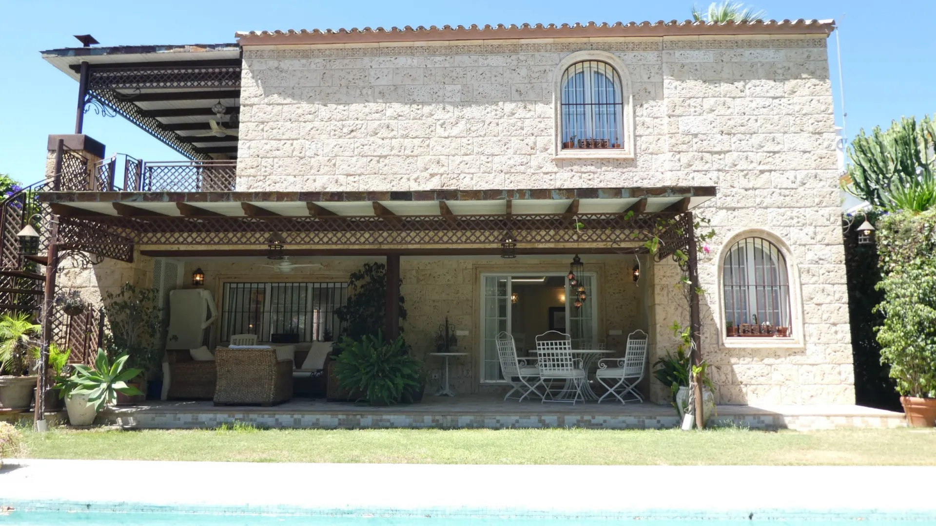 4 bedrooms villa for sale in Nueva Andalucia
