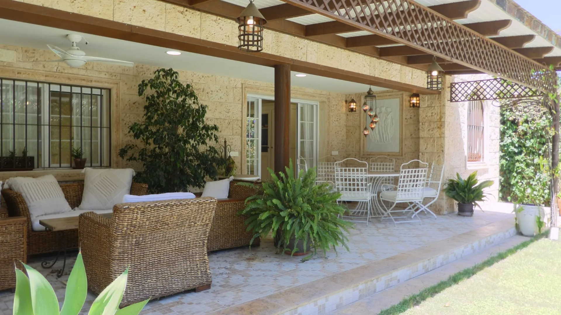 4 bedrooms villa for sale in Nueva Andalucia
