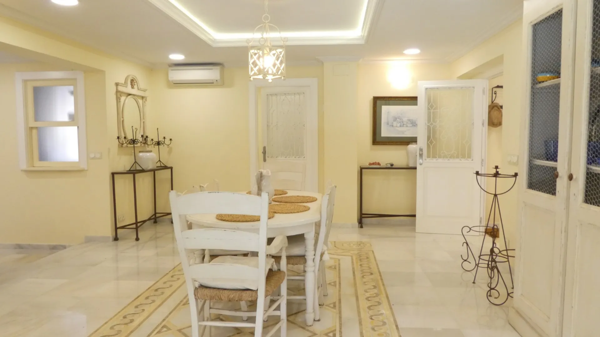 4 bedrooms villa for sale in Nueva Andalucia
