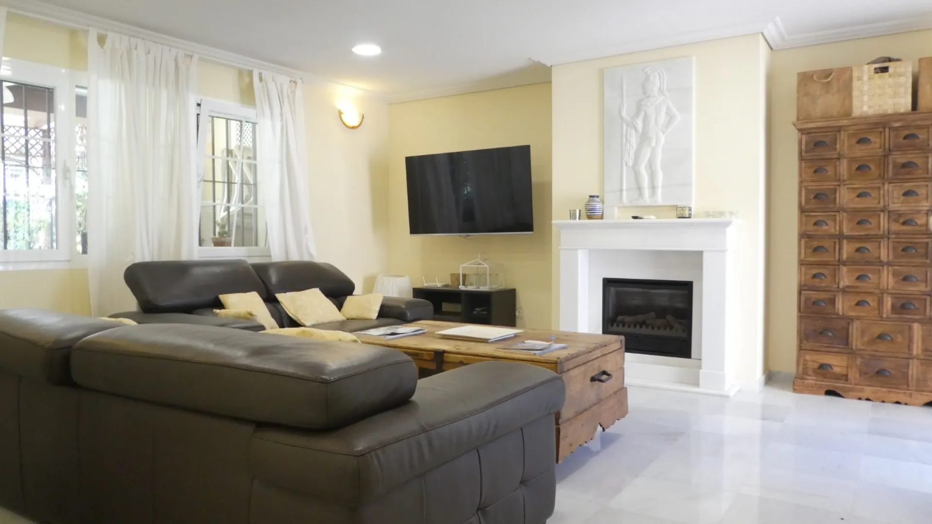 4 bedrooms villa for sale in Nueva Andalucia