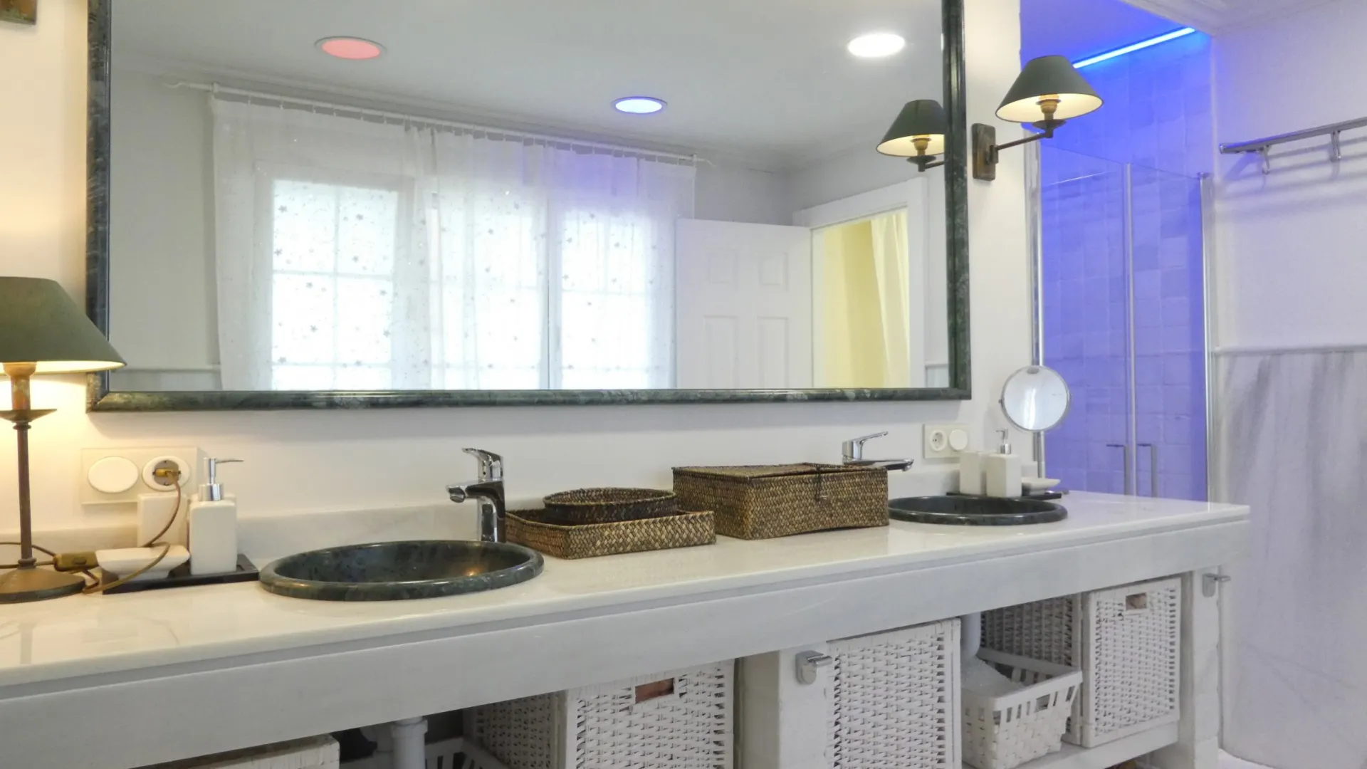 4 bedrooms villa for sale in Nueva Andalucia