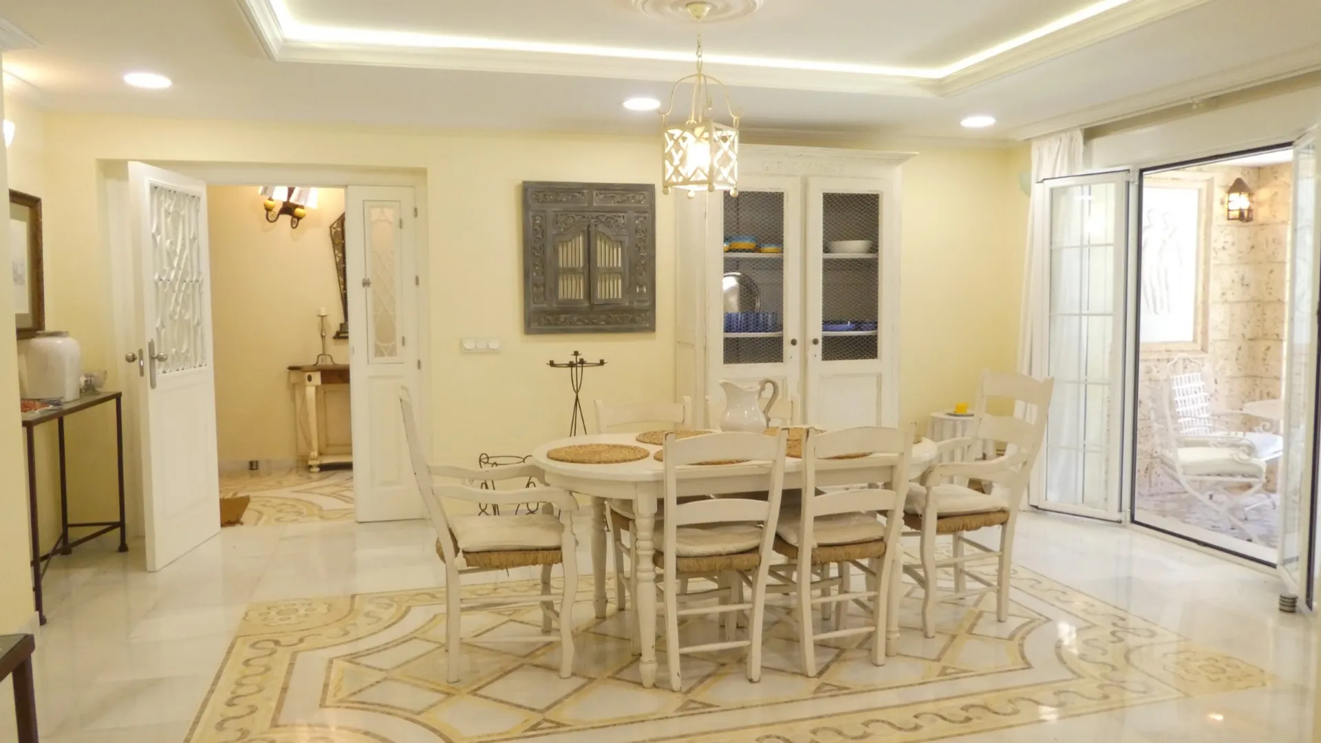 4 bedrooms villa for sale in Nueva Andalucia