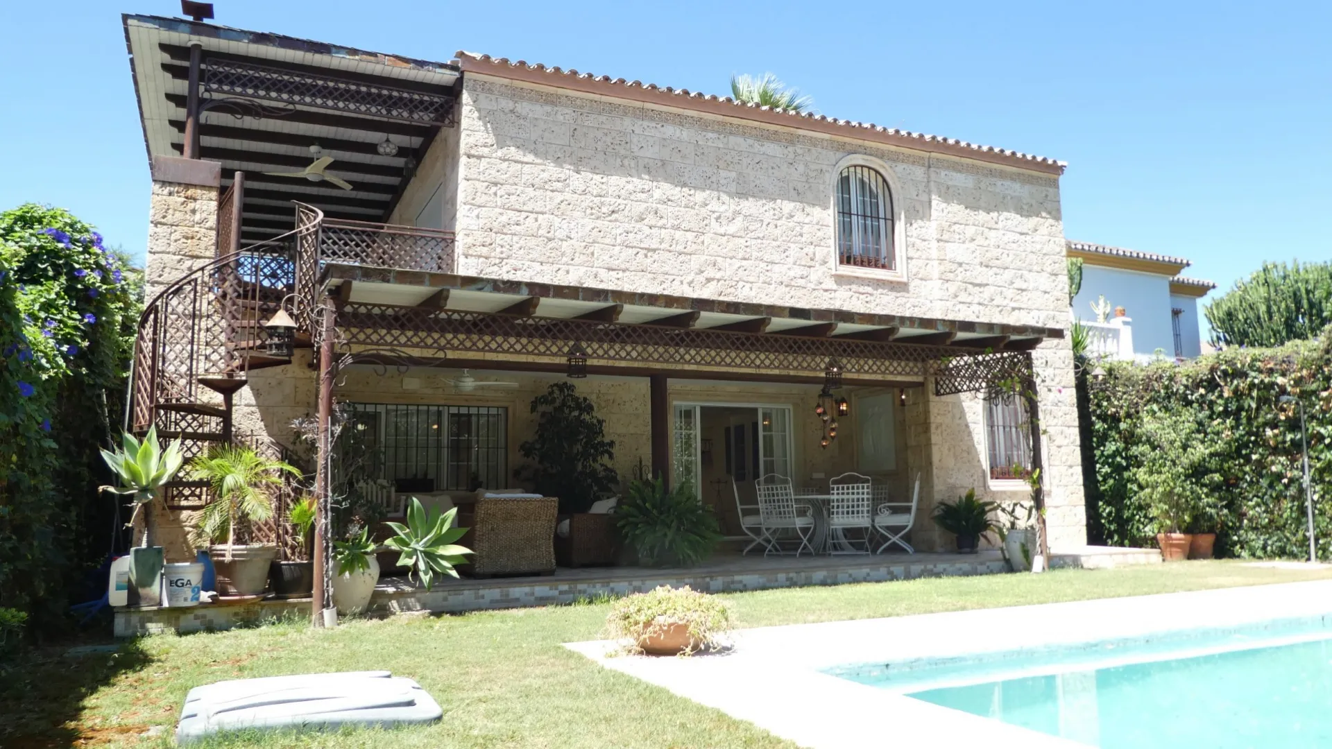 4 bedrooms villa for sale in Nueva Andalucia