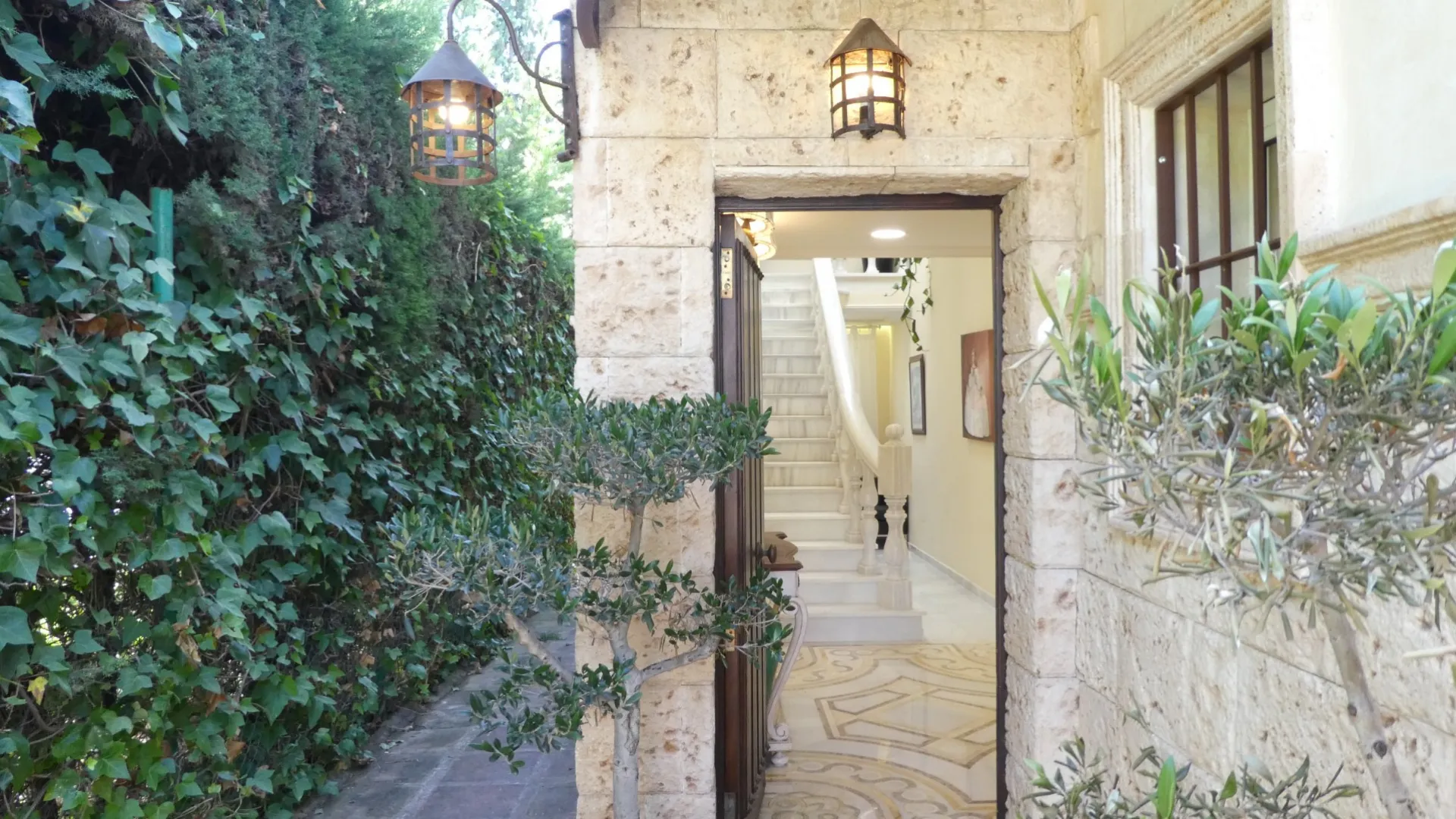 4 bedrooms villa for sale in Nueva Andalucia