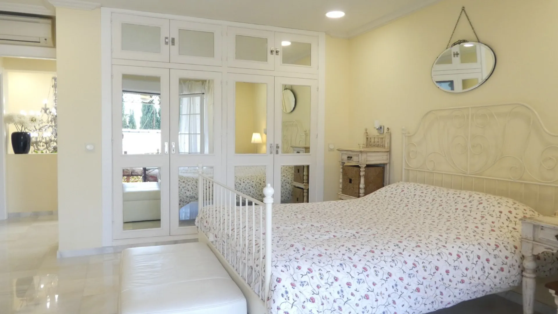4 bedrooms villa for sale in Nueva Andalucia