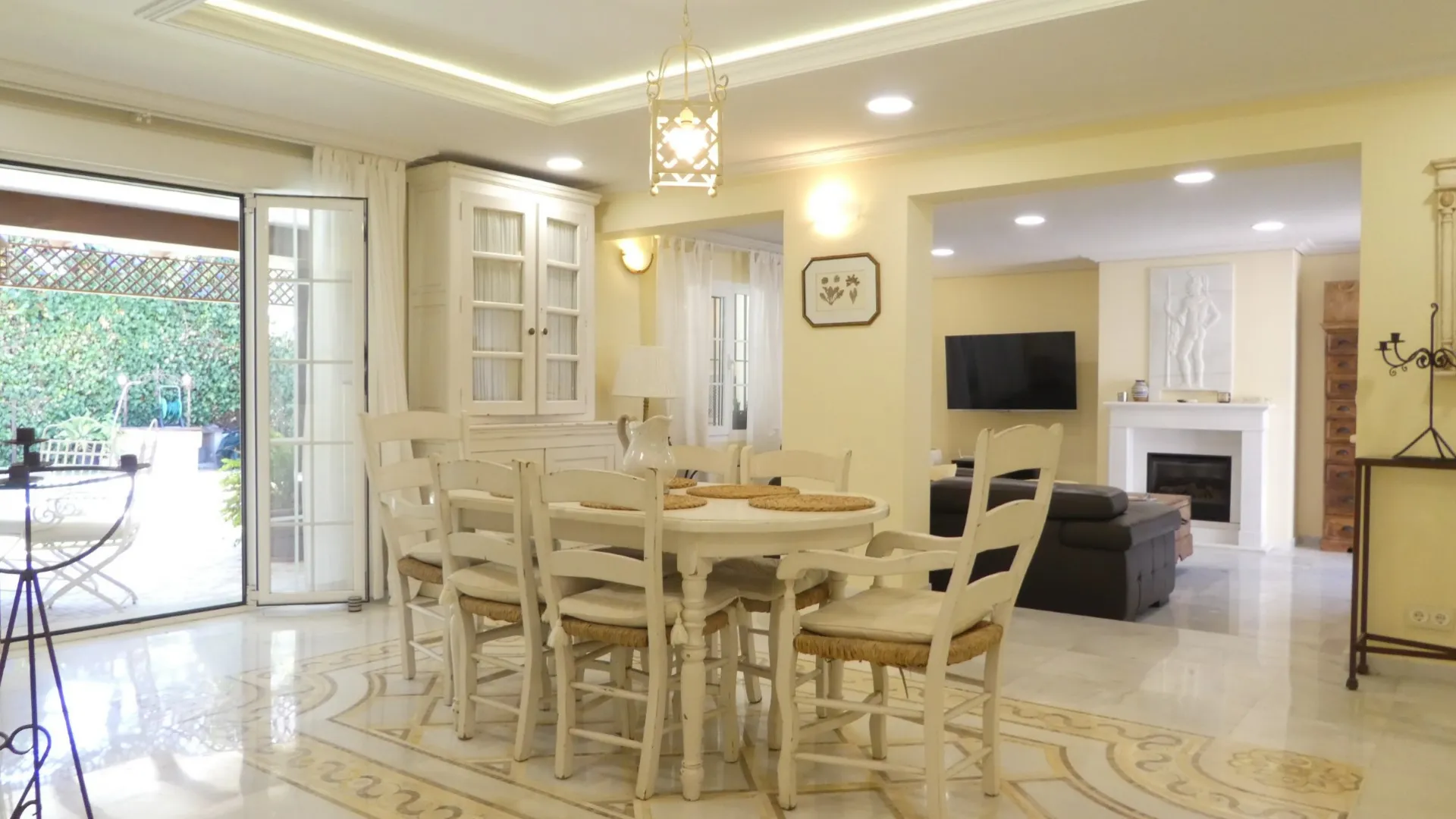 4 bedrooms villa for sale in Nueva Andalucia