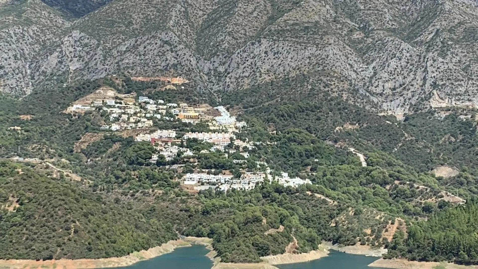 Zahara de Istan, adosado con 3 dormitorios en venta