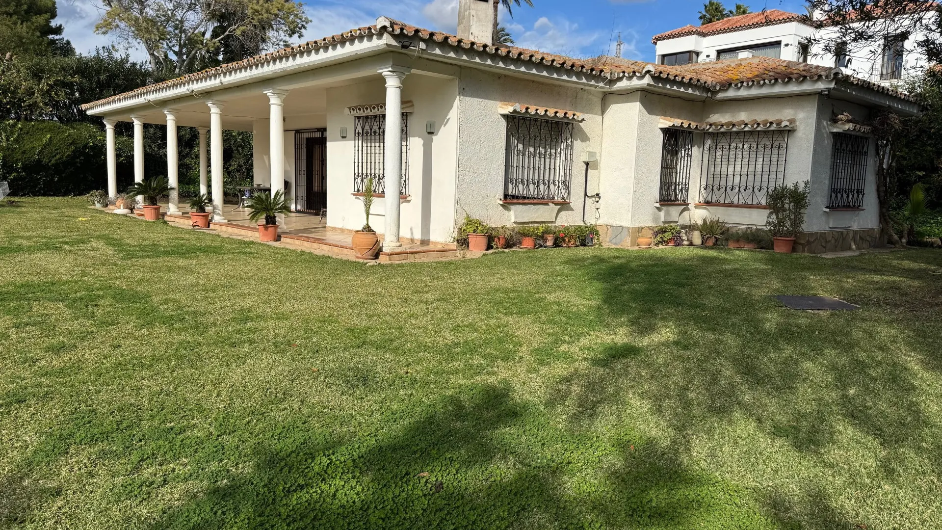 Paraiso Medio villa for sale
