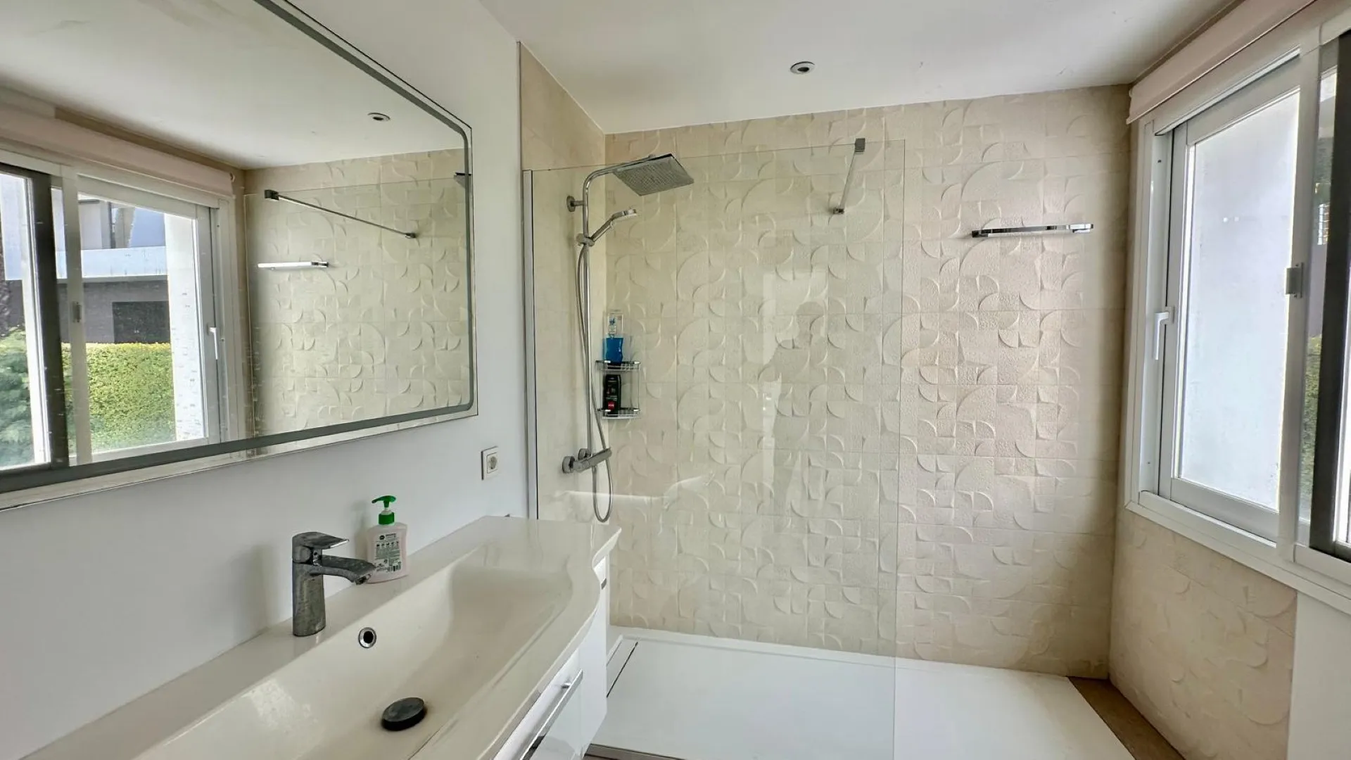 Villa con 4 dormitorios en venta en El Herrojo