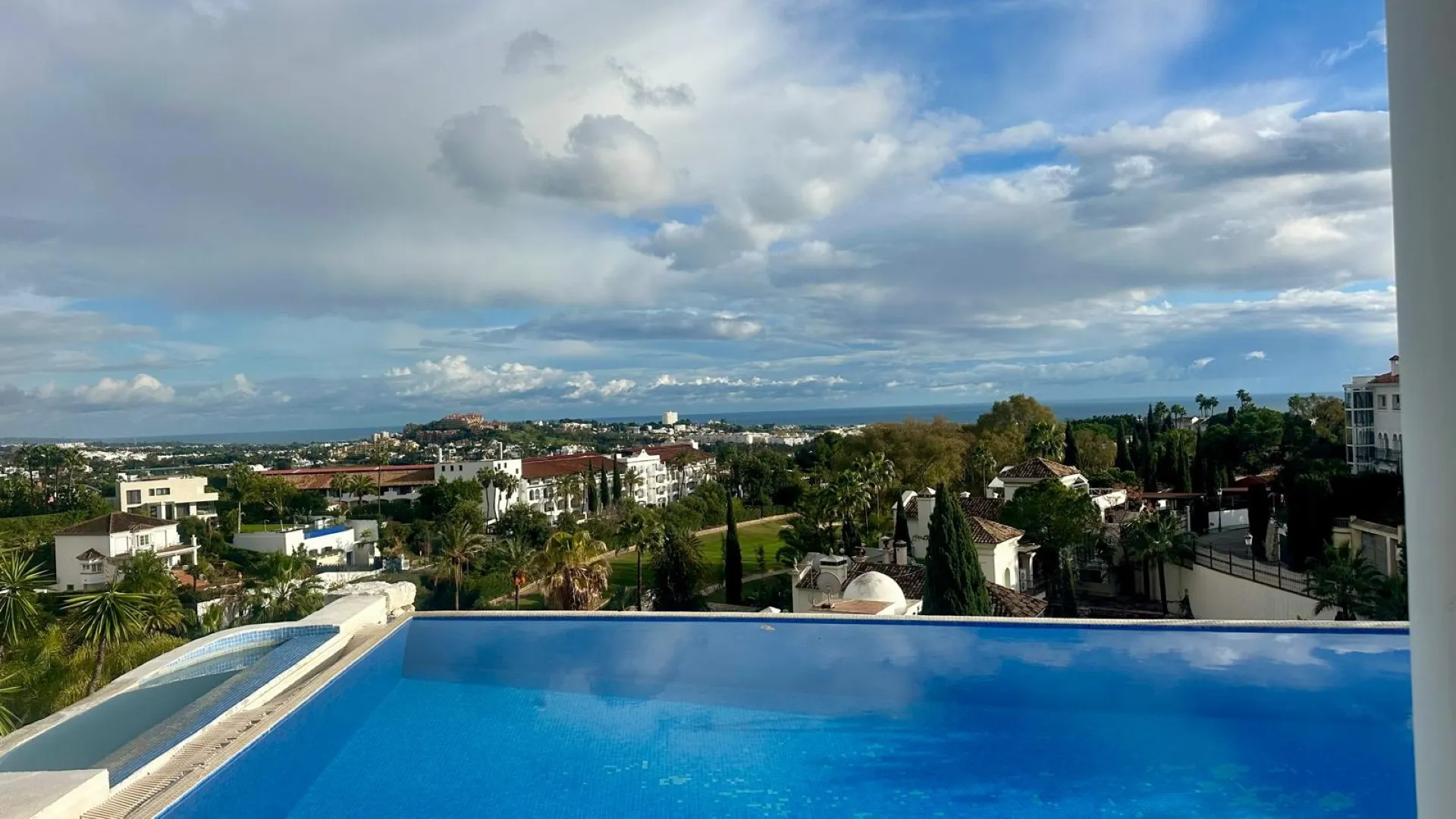 Villa con 4 dormitorios en venta en El Herrojo