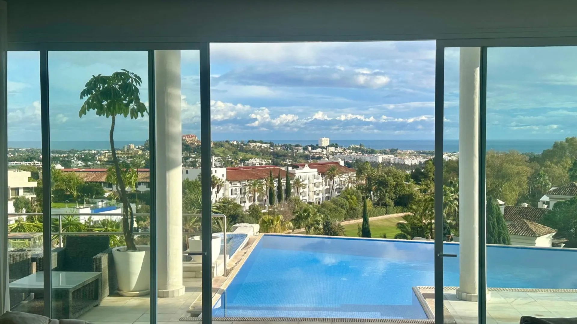 Villa con 4 dormitorios en venta en El Herrojo