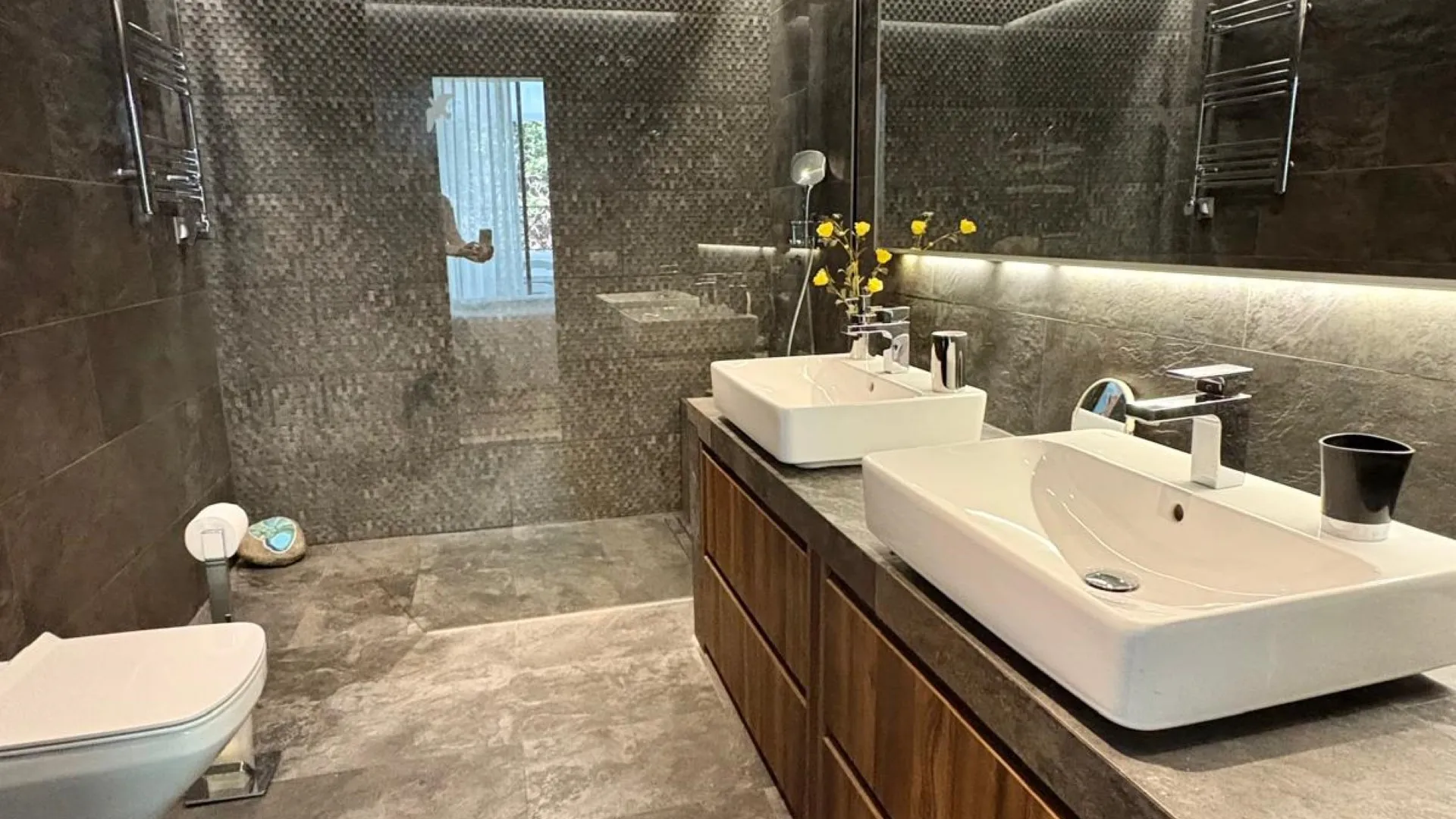 For sale La Quinta apartment with 2 bedrooms