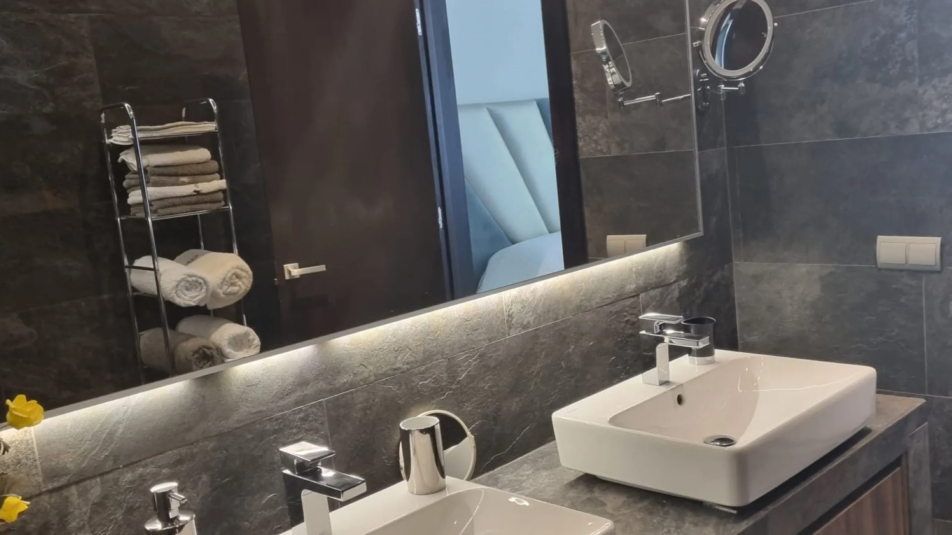 For sale La Quinta apartment with 2 bedrooms