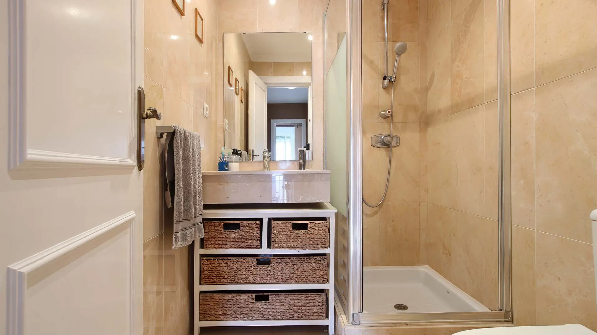 Ground floor apartment with 3 bedrooms for sale in Nueva Andalucia