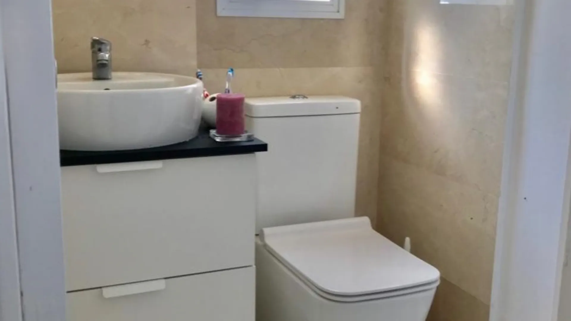Town house for sale in Aloha with 4 bedrooms