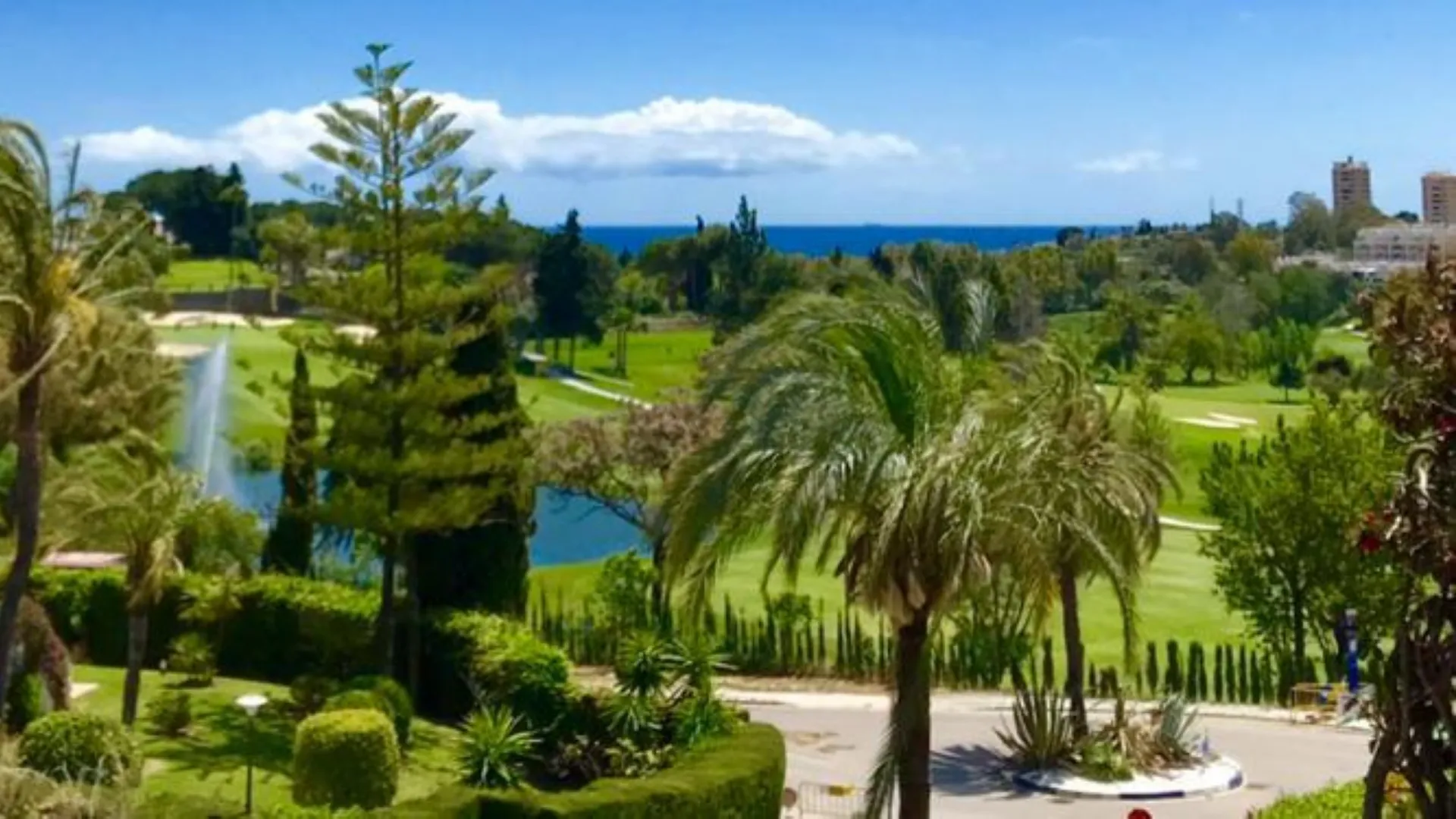 Town house for sale in Aloha with 4 bedrooms