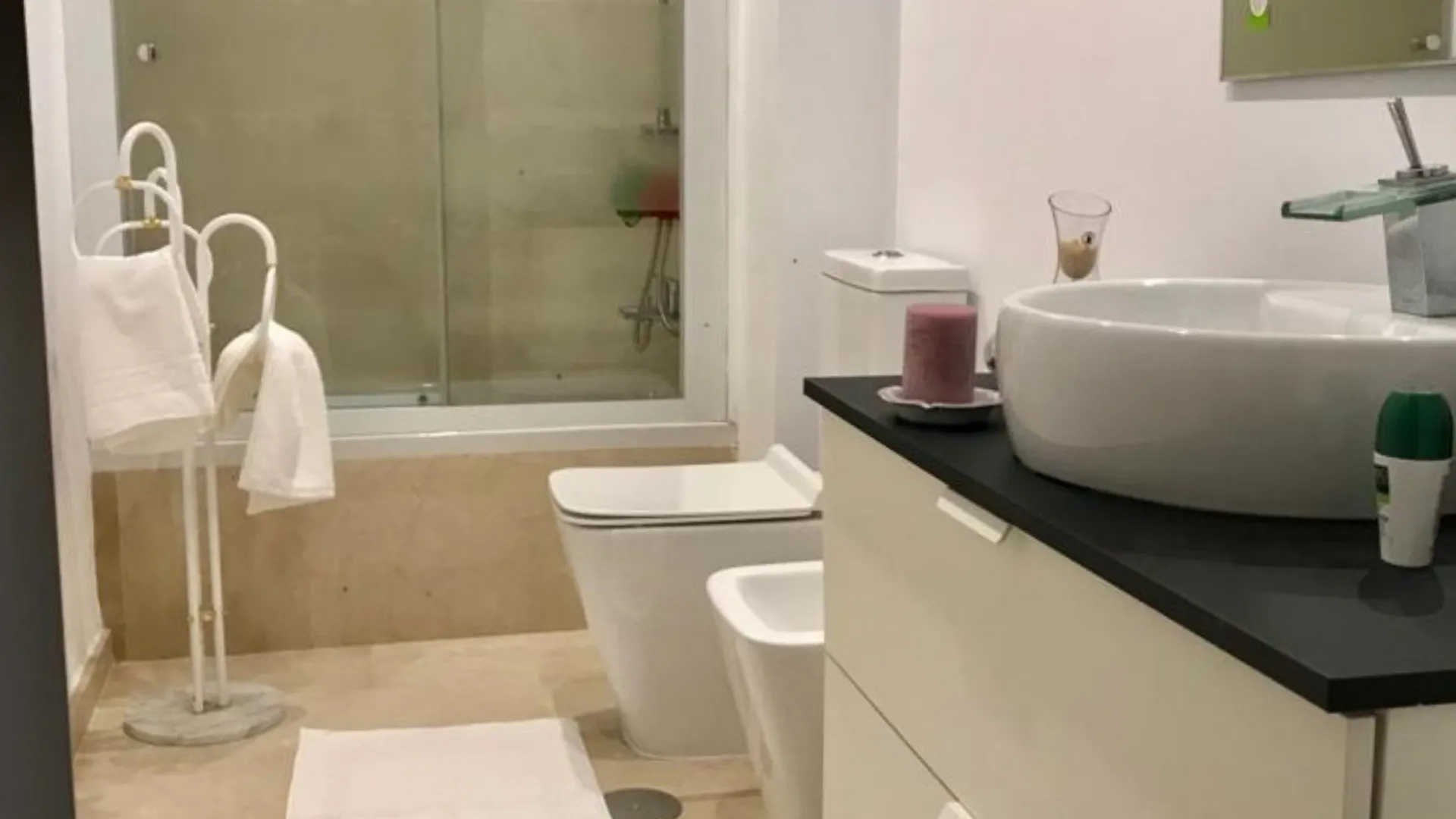 Town house for sale in Aloha with 4 bedrooms