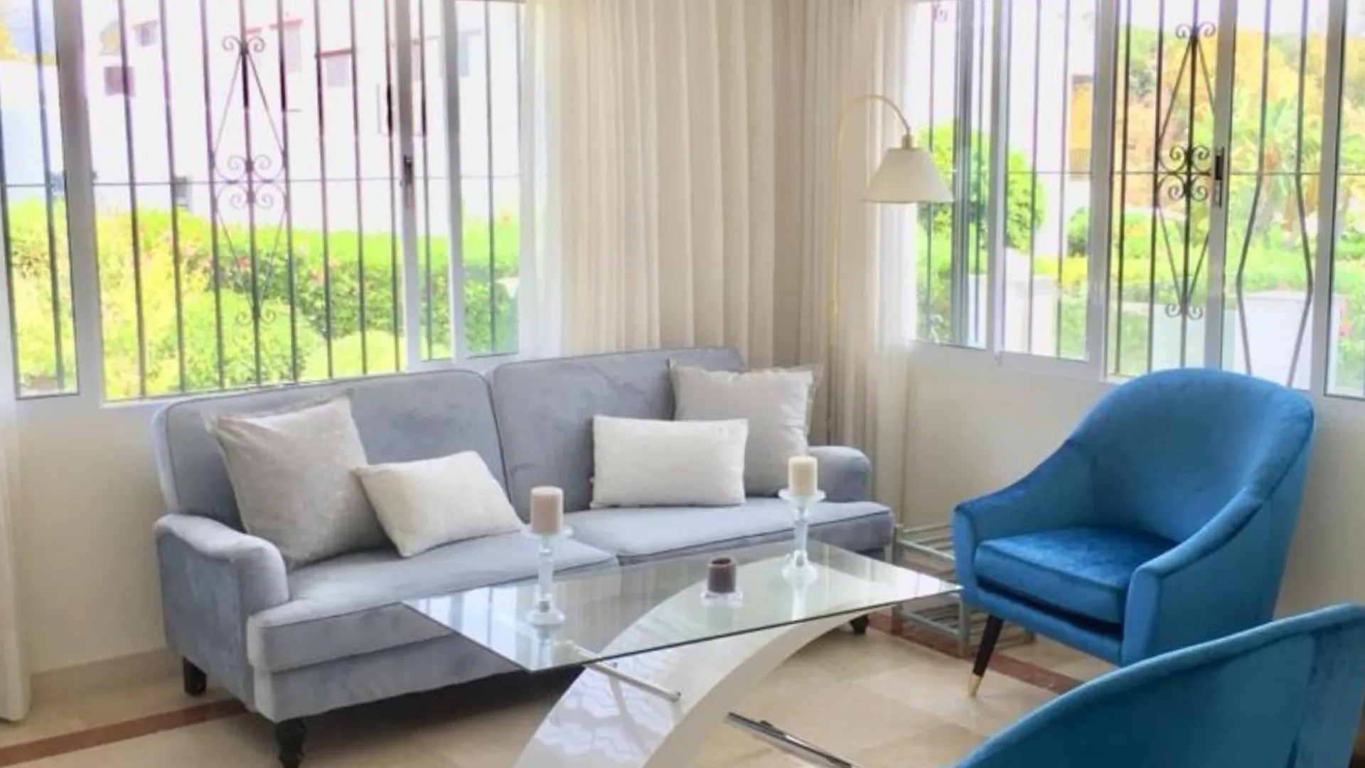 Town house for sale in Aloha with 4 bedrooms