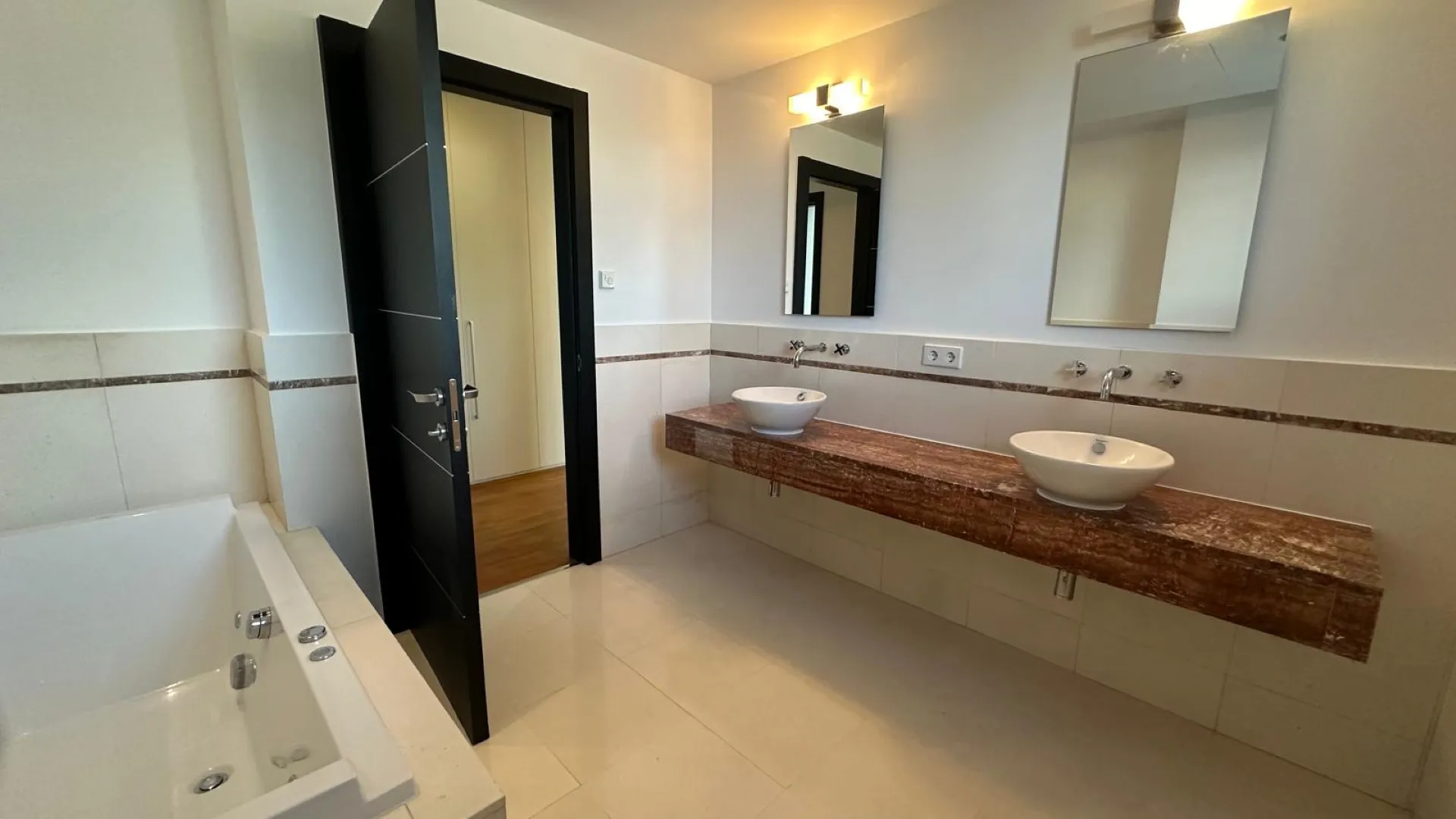 Adosado en venta en Meisho Hills de 5 dormitorios