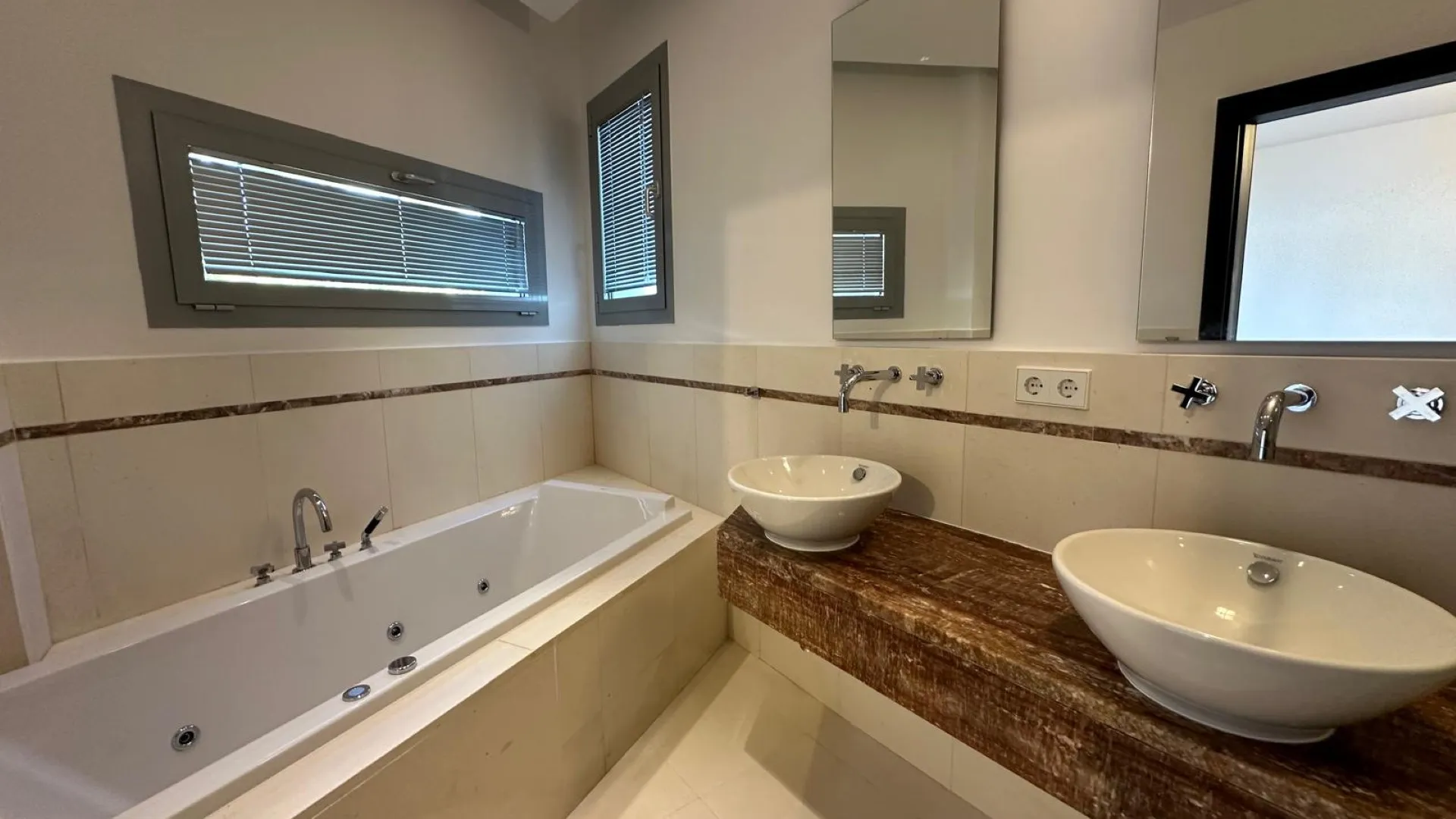 Adosado en venta en Meisho Hills de 5 dormitorios