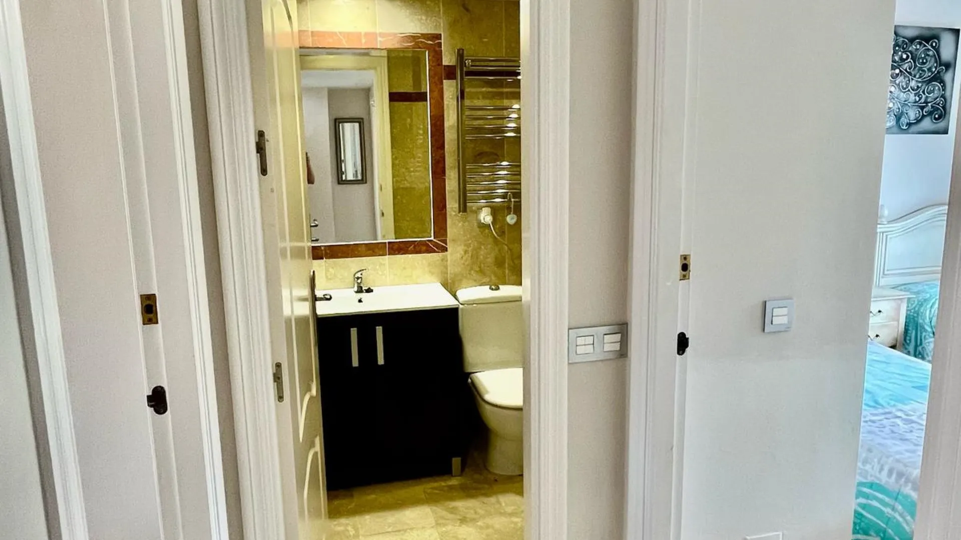 Condes de Iza town house for sale