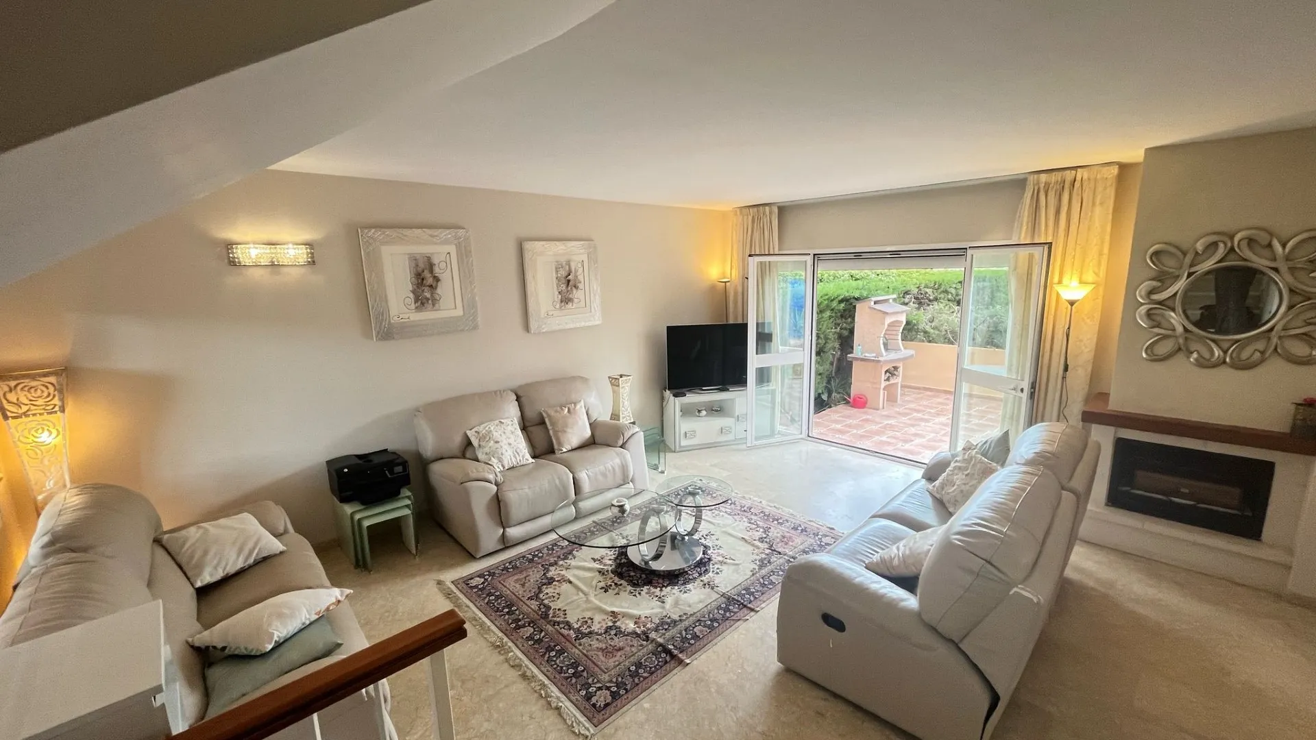 Condes de Iza town house for sale