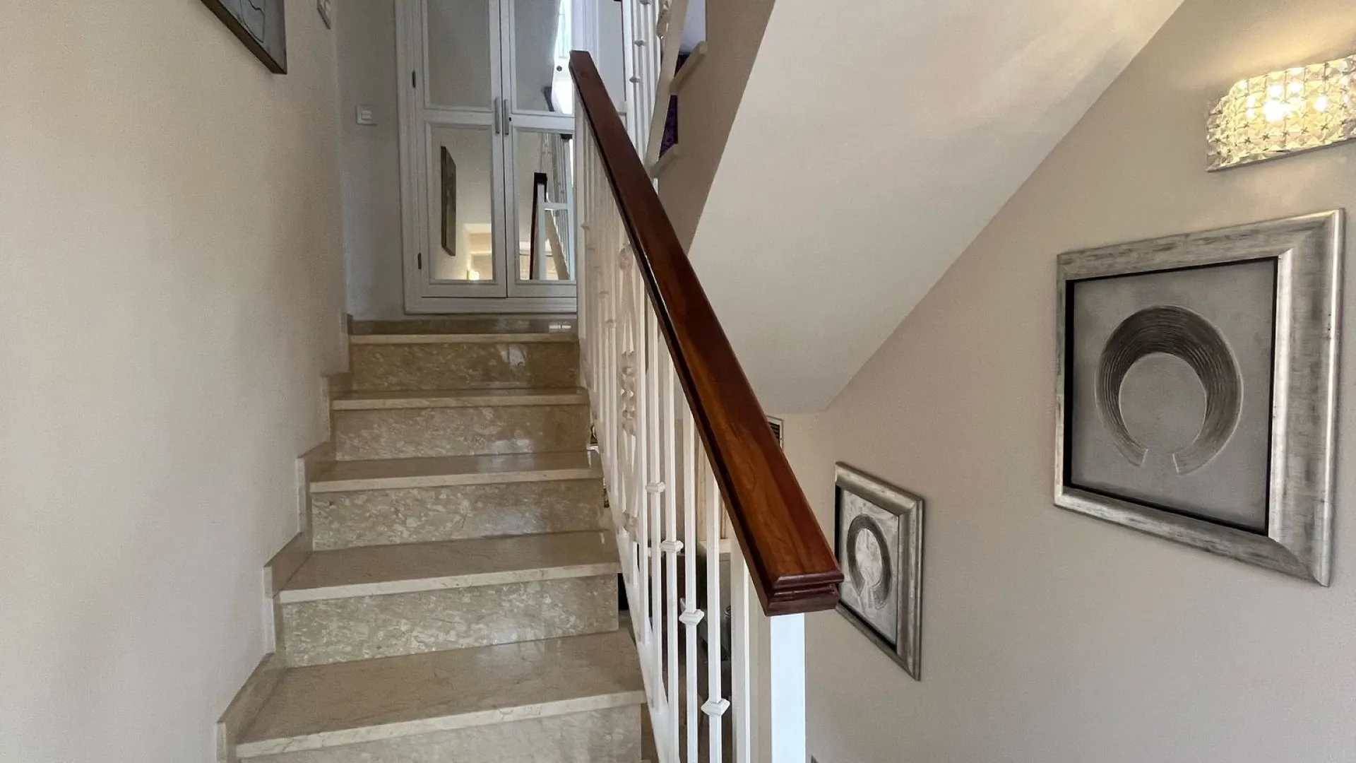 Condes de Iza town house for sale