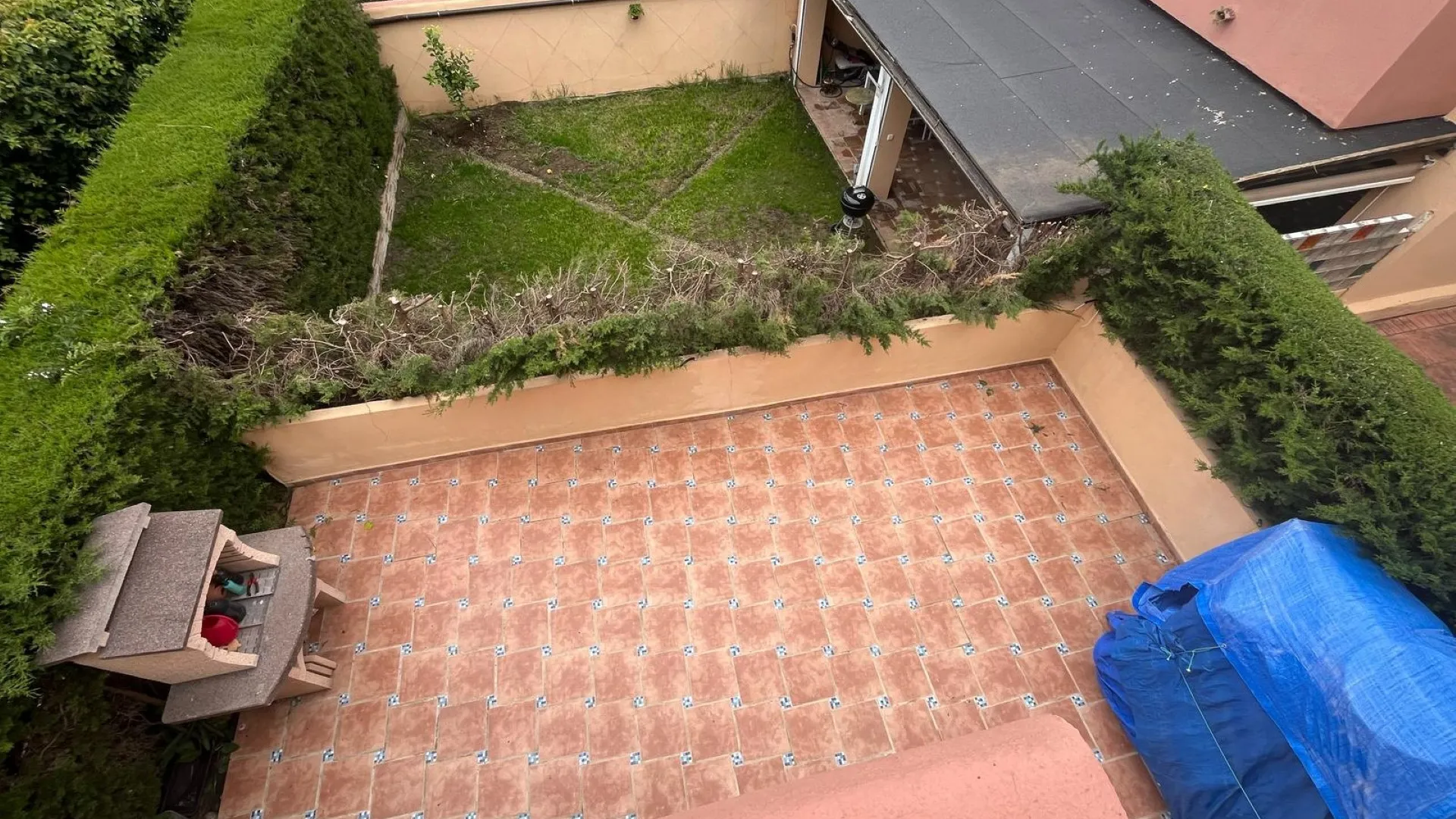 Condes de Iza town house for sale