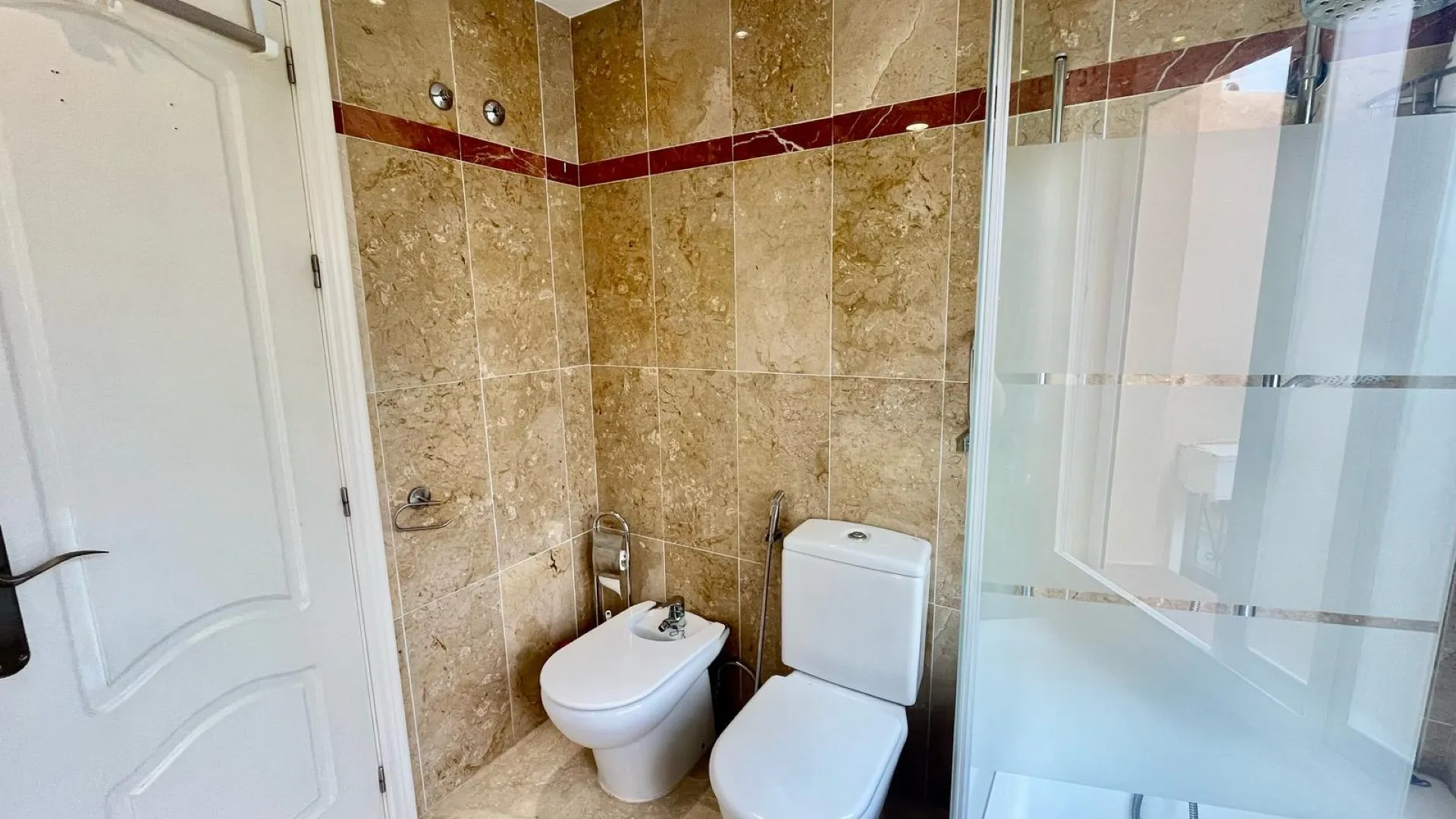 Condes de Iza town house for sale