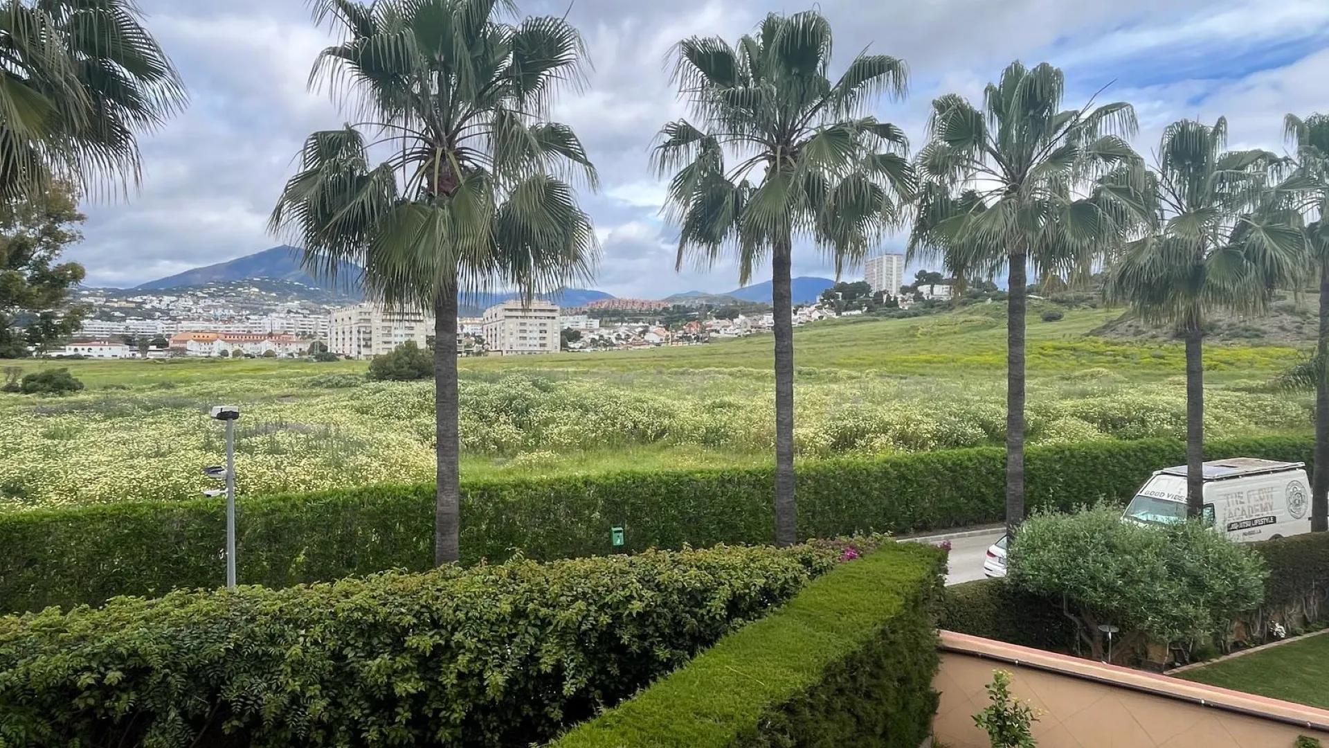 Condes de Iza town house for sale