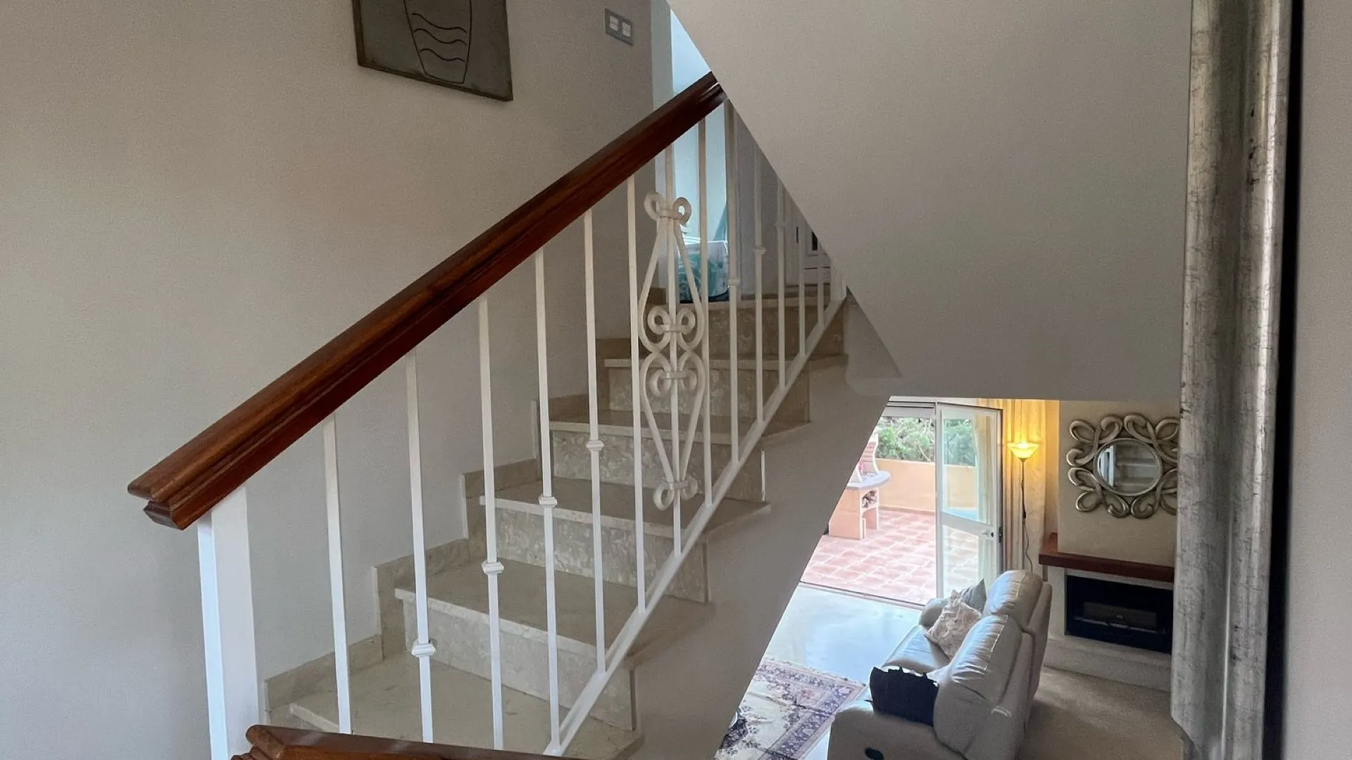 Condes de Iza town house for sale
