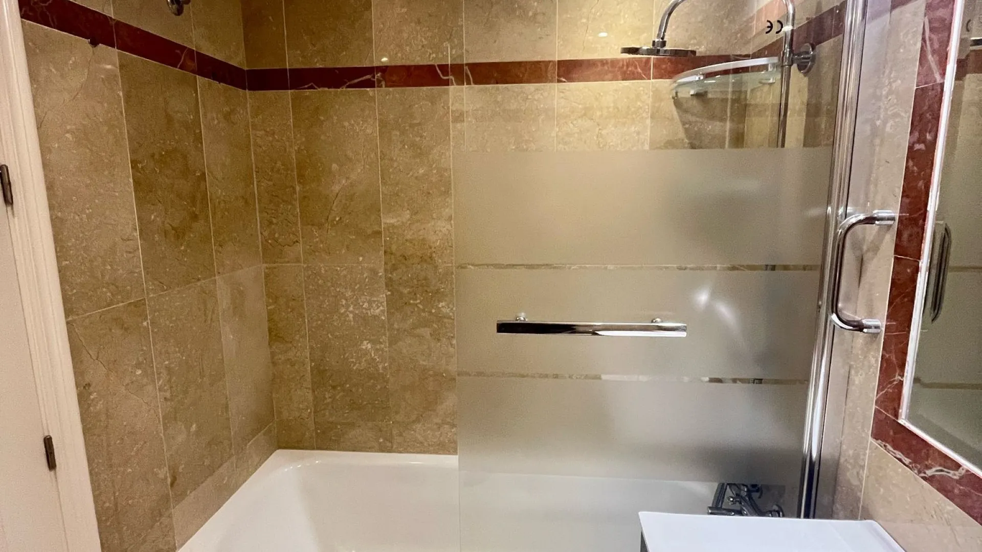 Condes de Iza town house for sale