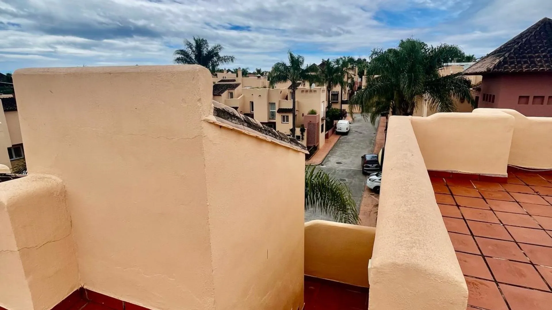 Condes de Iza town house for sale