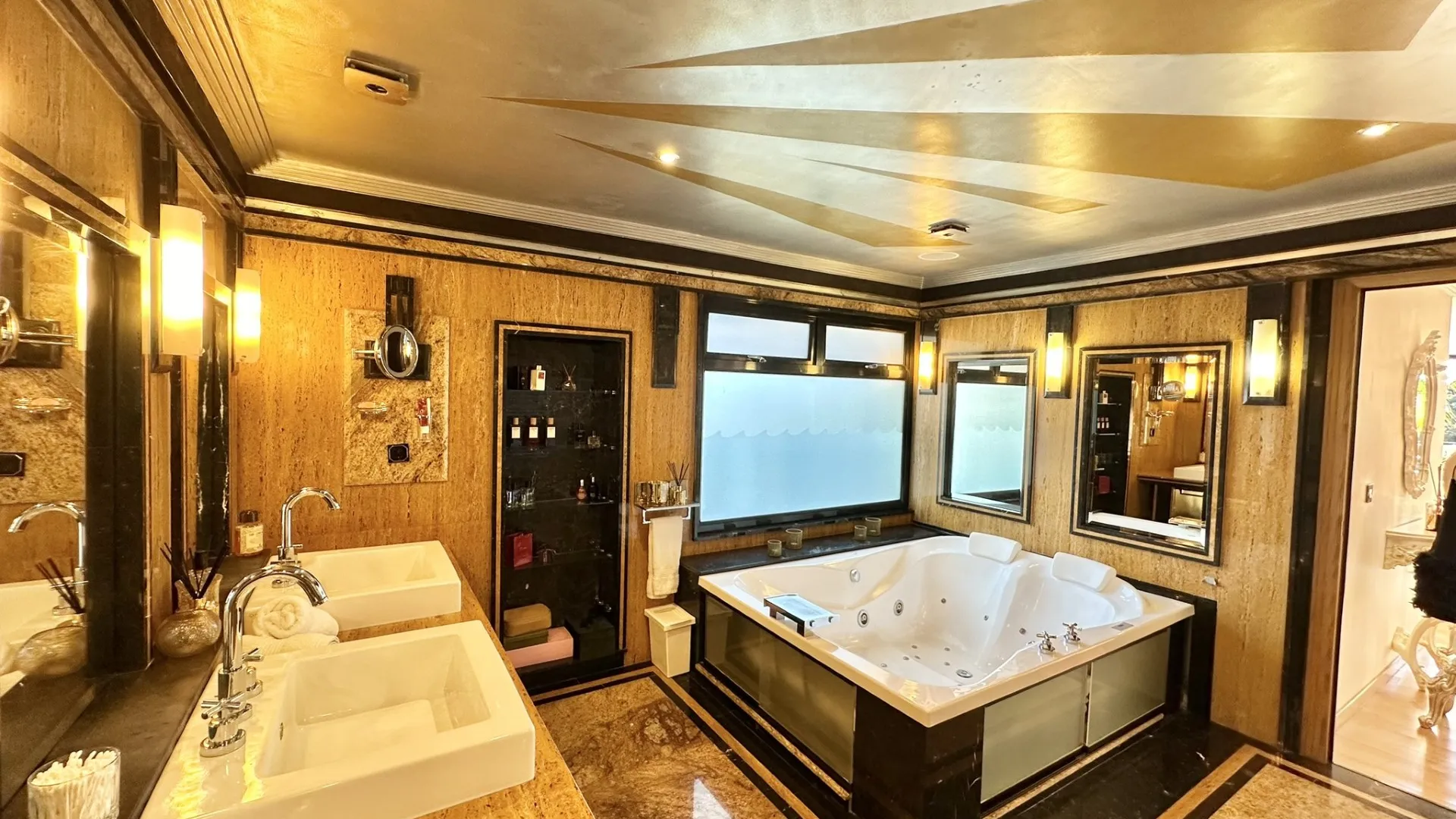 8 bedrooms Artola villa for sale