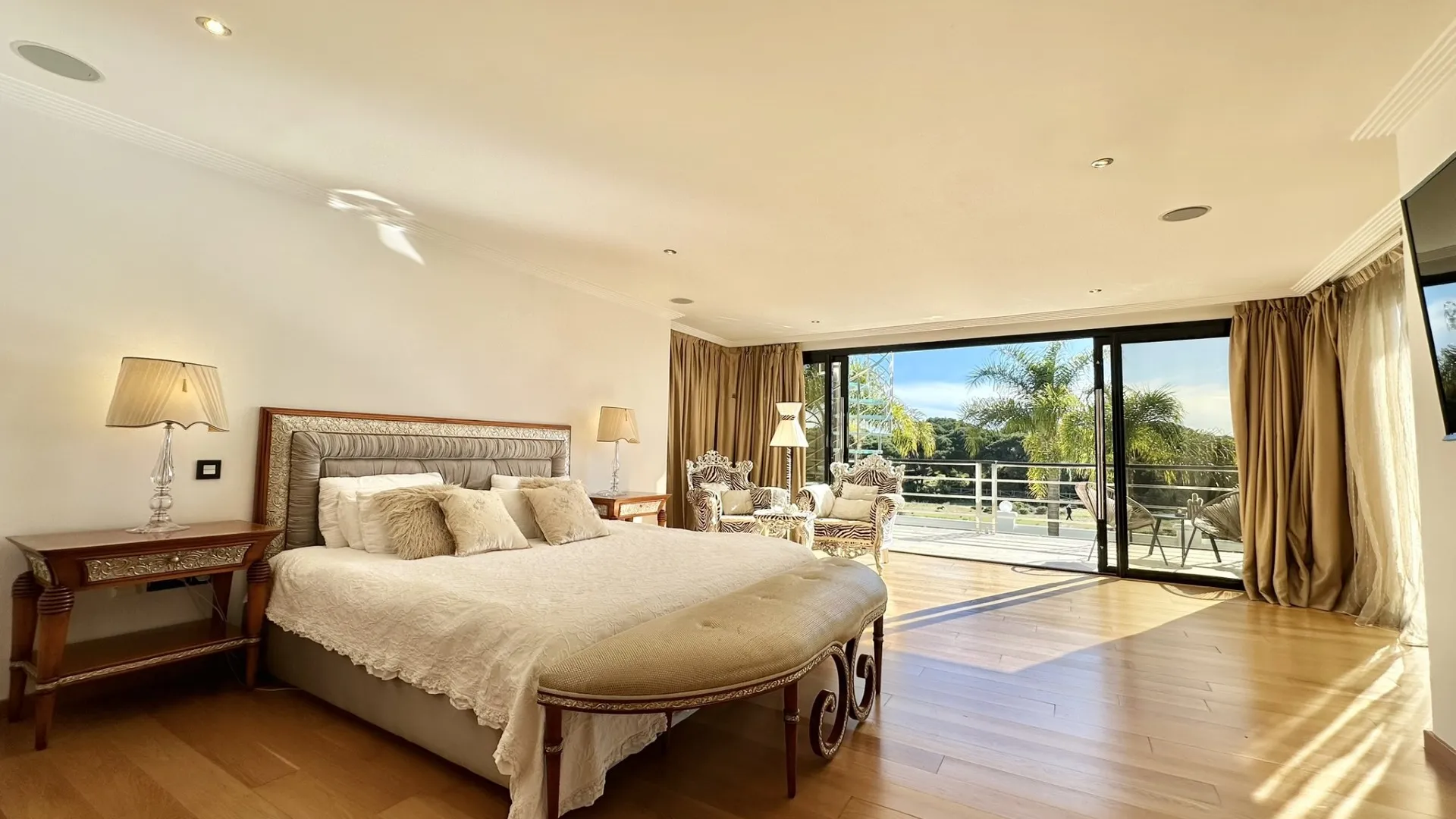 8 bedrooms Artola villa for sale