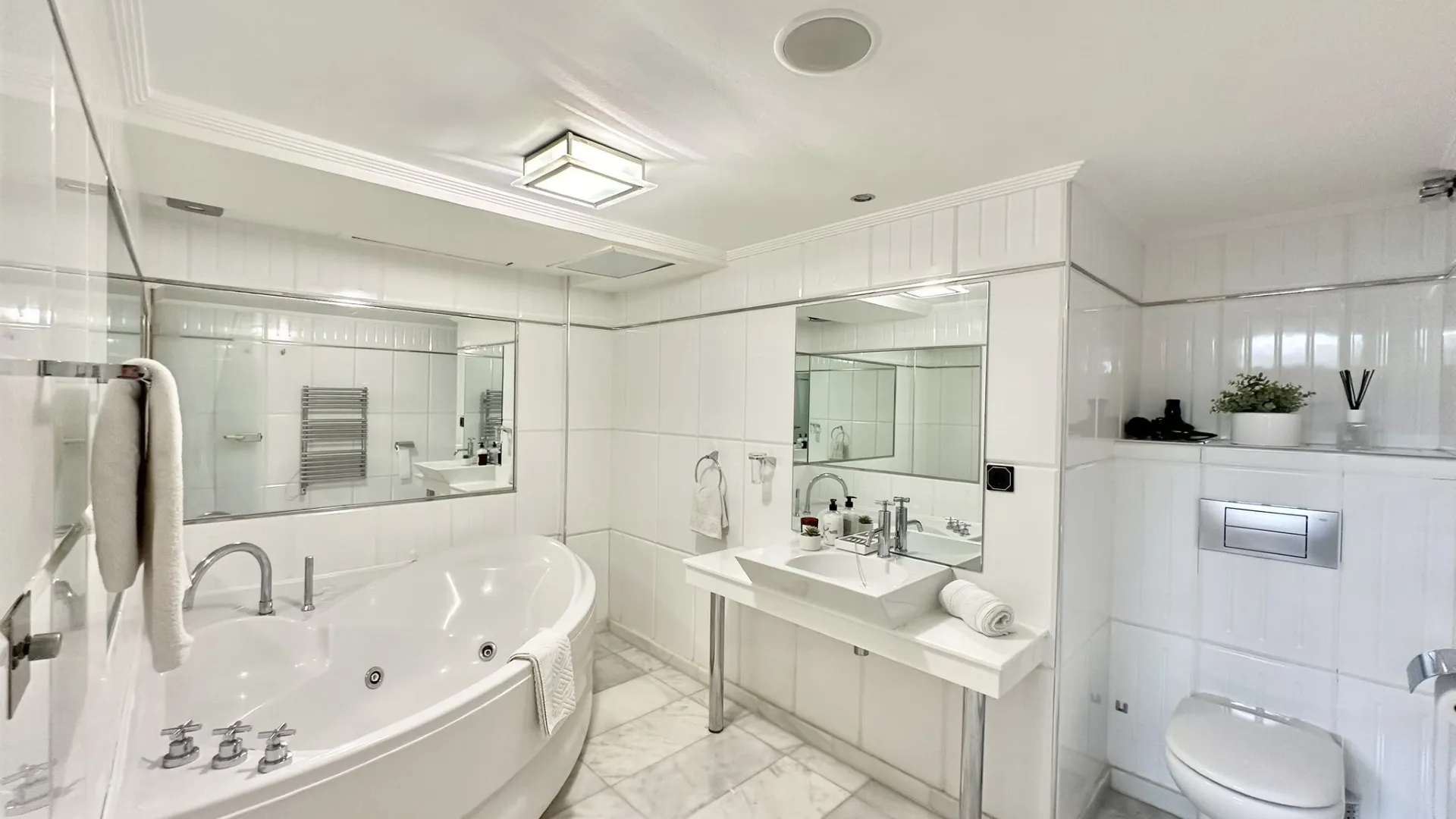 8 bedrooms Artola villa for sale