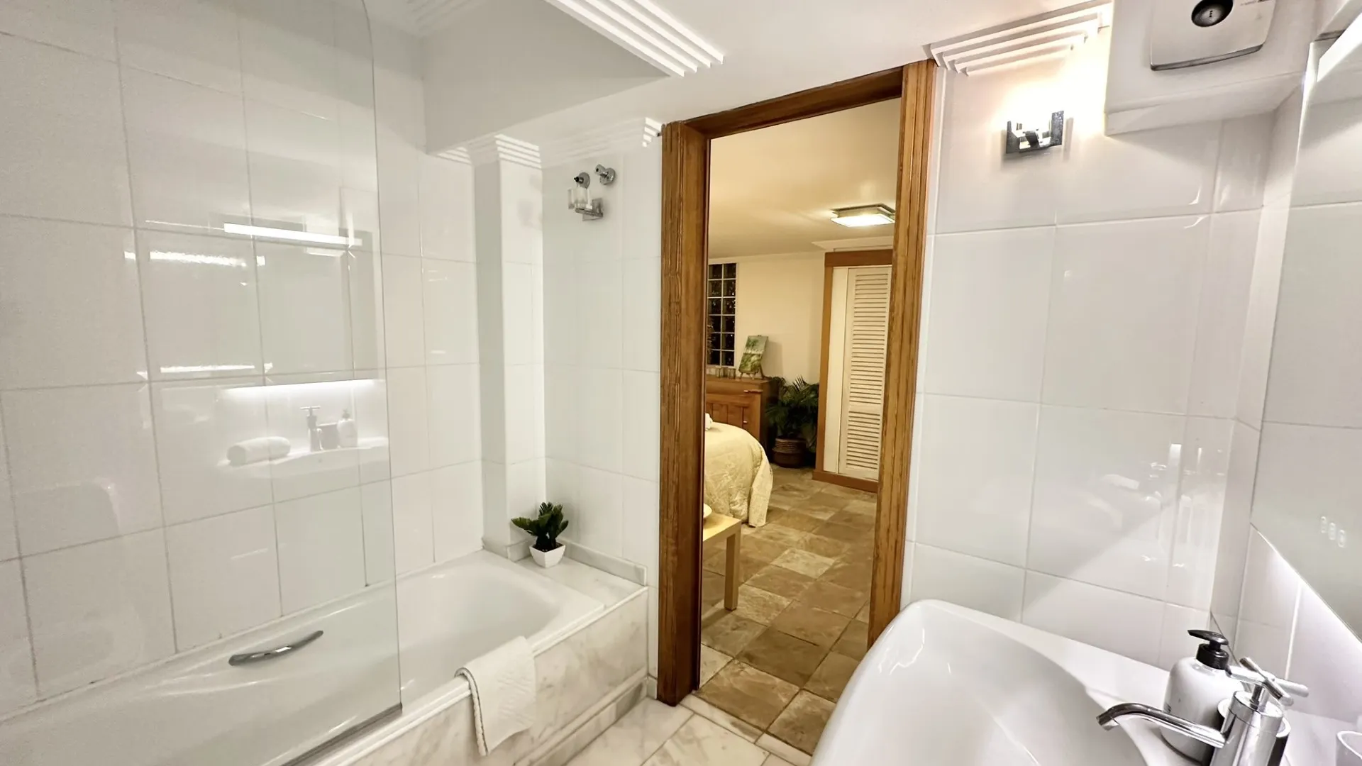 8 bedrooms Artola villa for sale