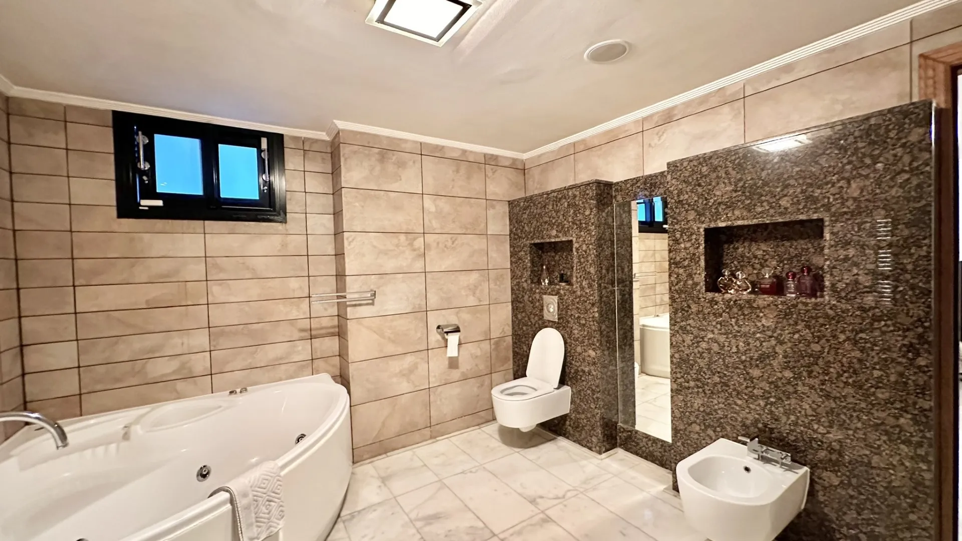 8 bedrooms Artola villa for sale