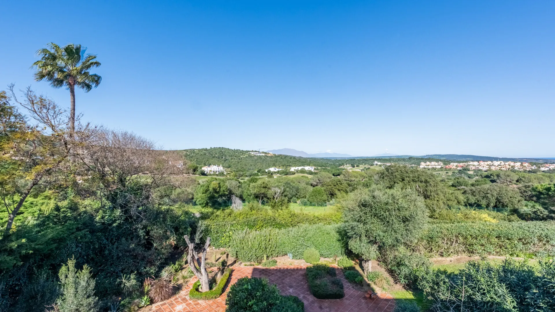 5 bedrooms villa in Valderrama Golf for sale