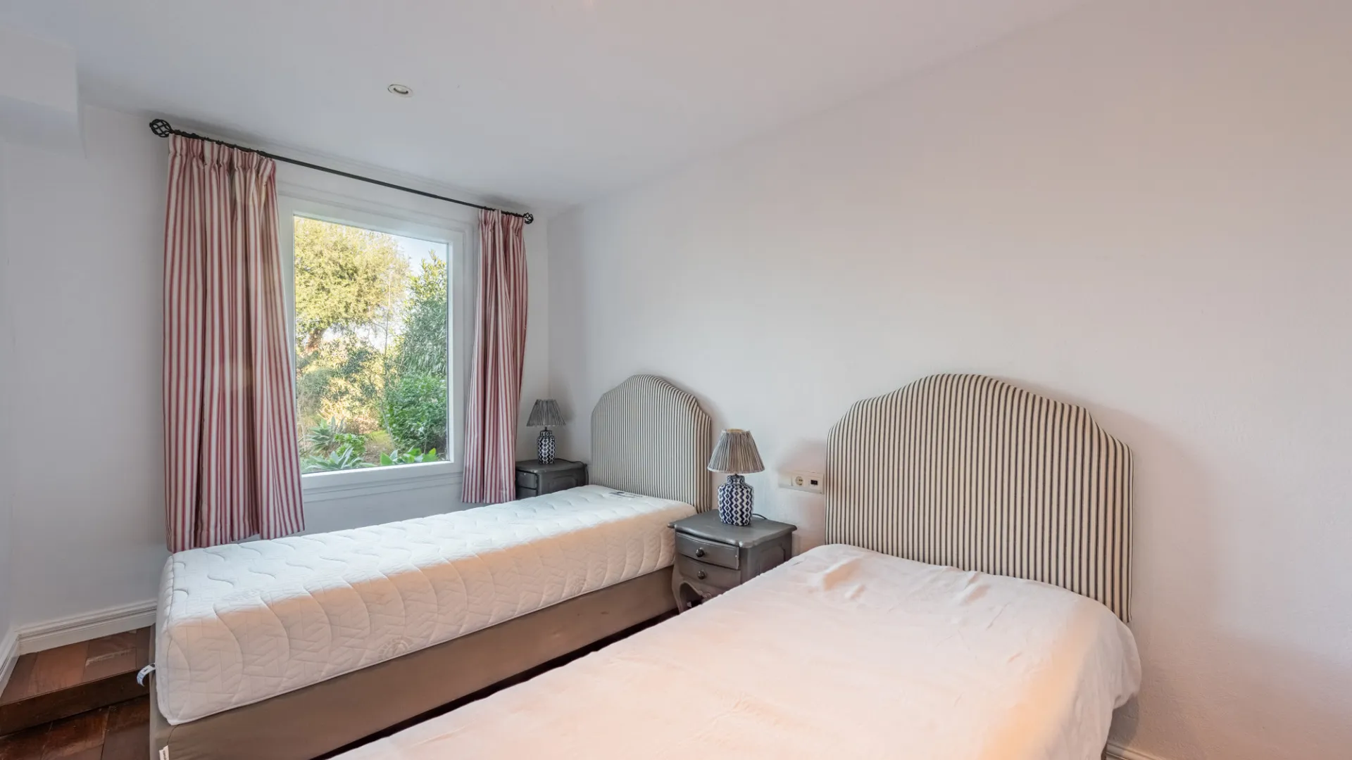 5 bedrooms villa in Valderrama Golf for sale