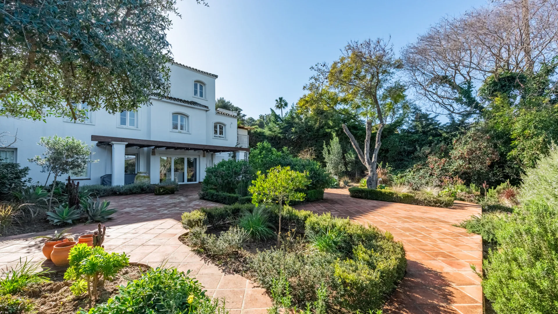 5 bedrooms villa in Valderrama Golf for sale