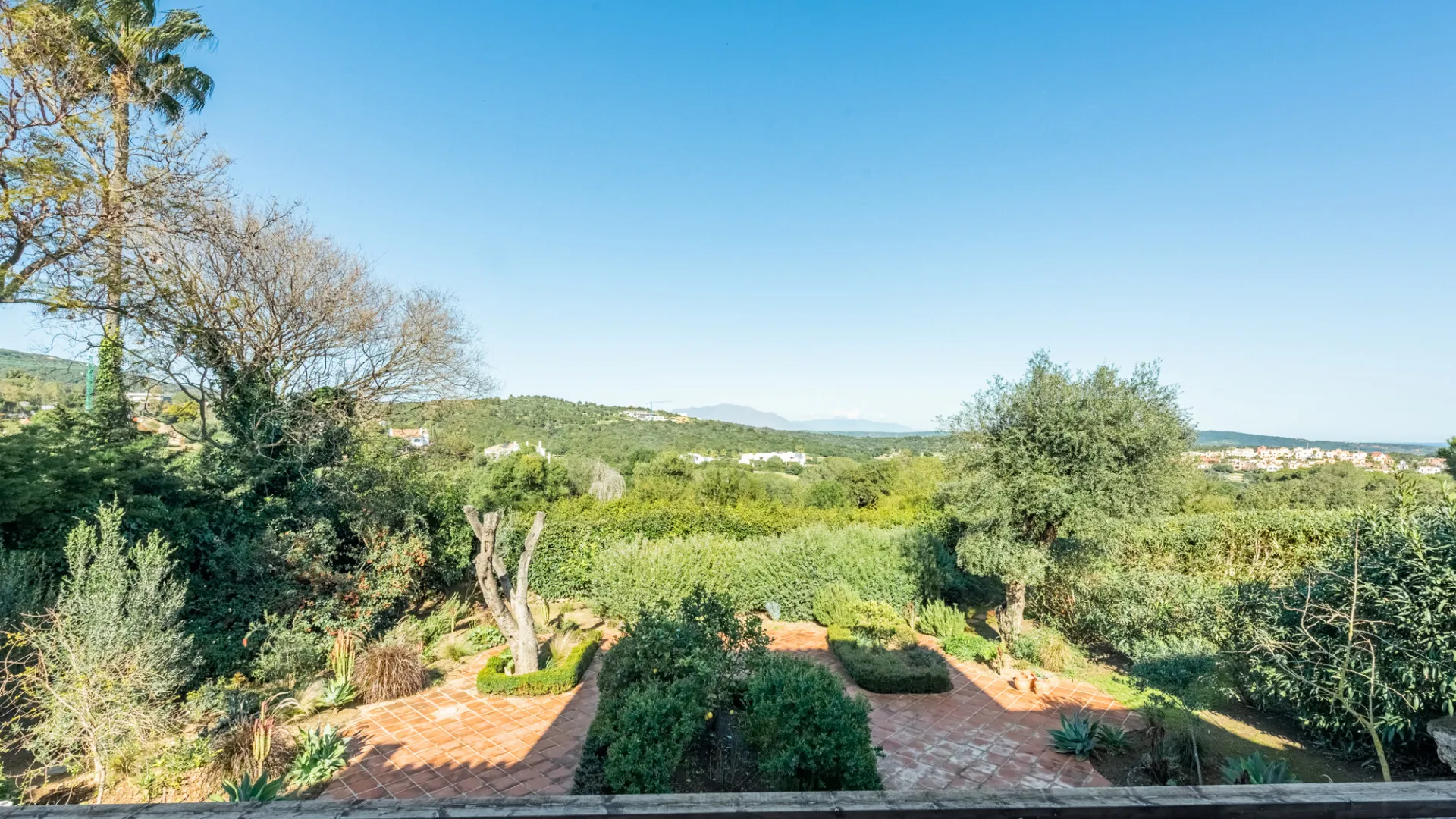 5 bedrooms villa in Valderrama Golf for sale