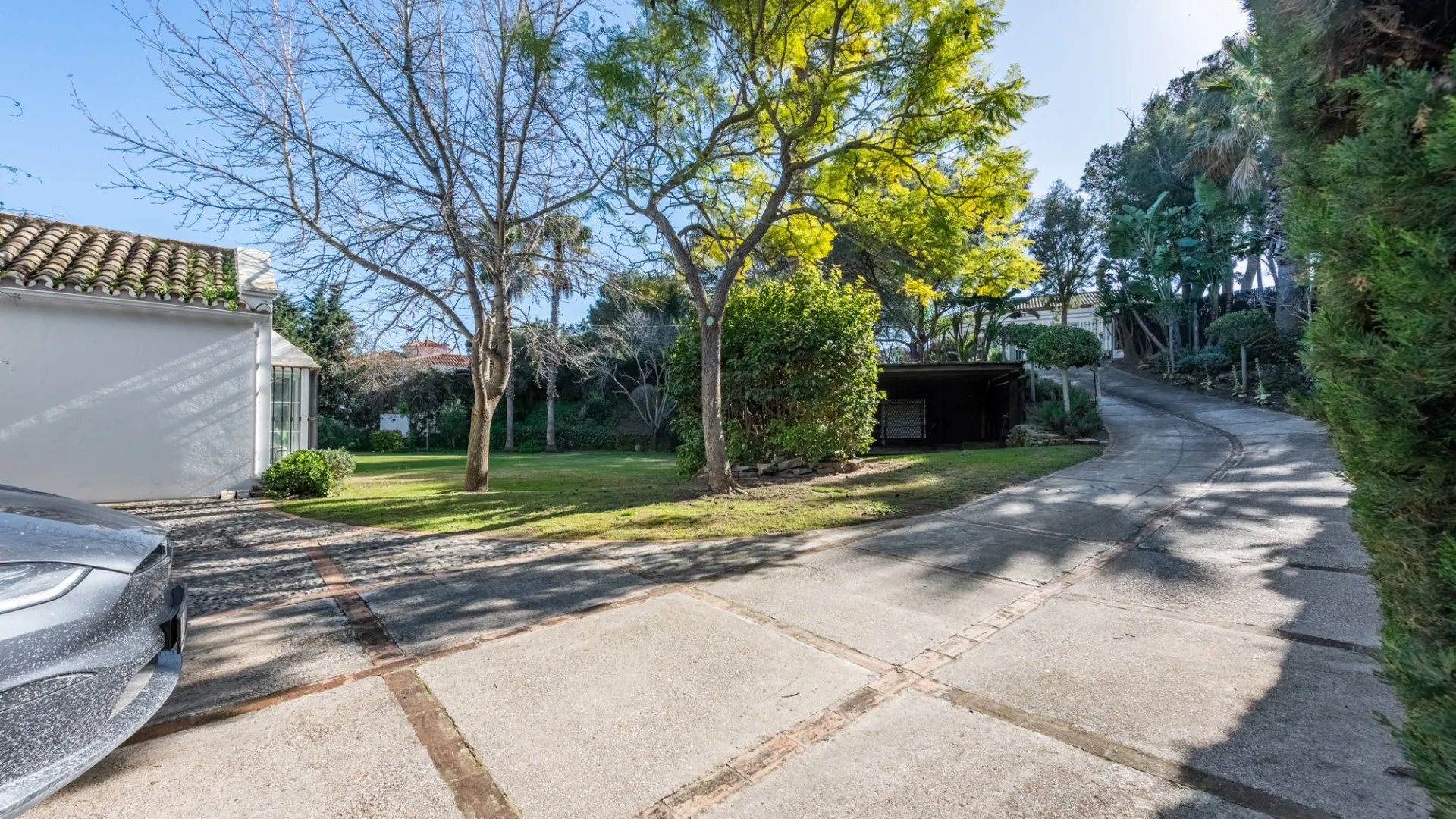 5 bedrooms villa in Valderrama Golf for sale