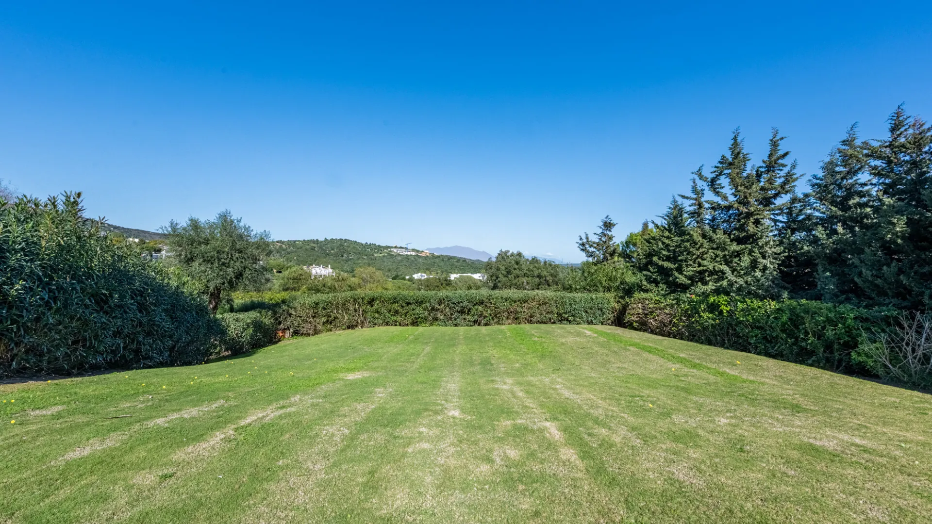 5 bedrooms villa in Valderrama Golf for sale