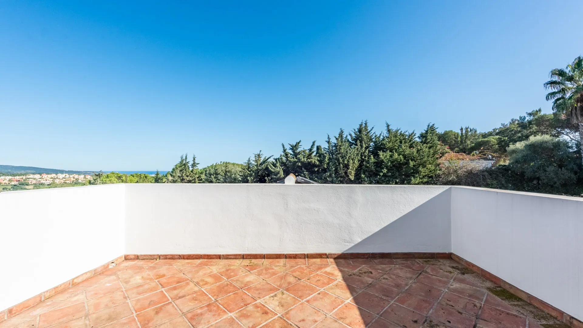 5 bedrooms villa in Valderrama Golf for sale