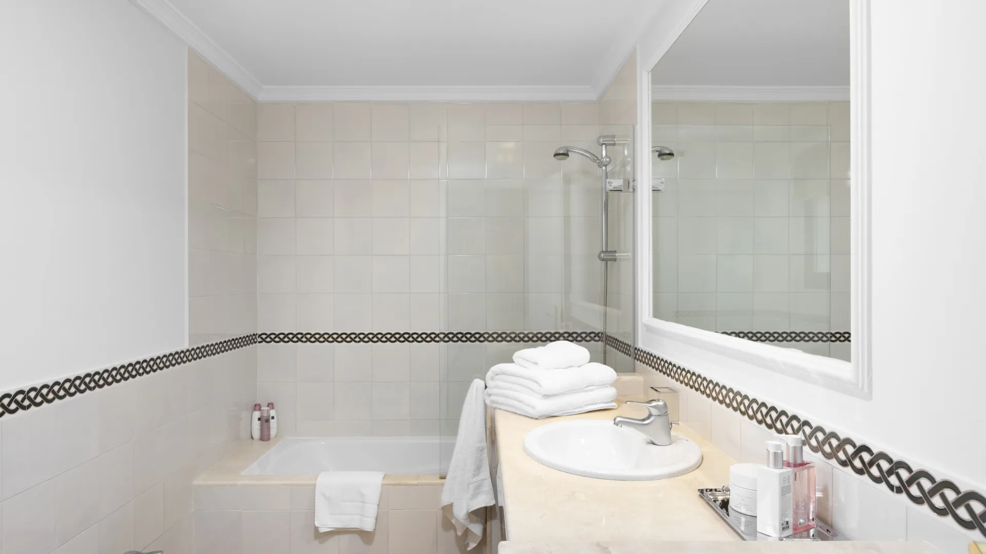 Villa for sale in Zona F with 4 bedrooms