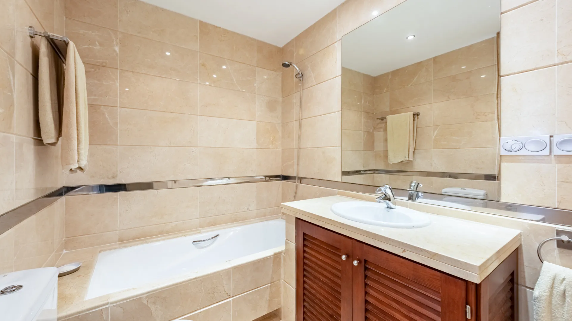 Duplex penthouse with 3 bedrooms for sale in San Roque Club